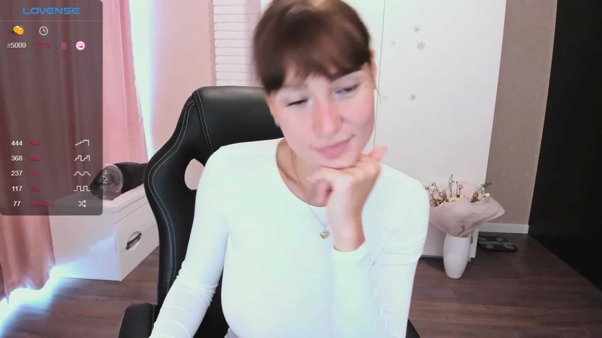 Gallery image thumbnail from HollyMollyy's myfreecams stream on, 10/08/2023, 08:46 image 3 of 20