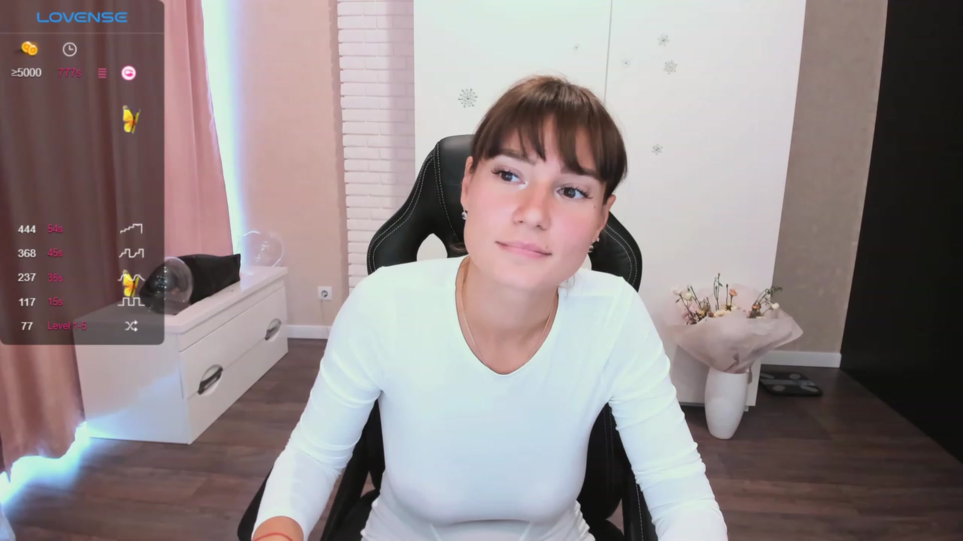 Gallery image thumbnail from HollyMollyy's myfreecams stream on, 10/08/2023, 13:33 image 20 of 20