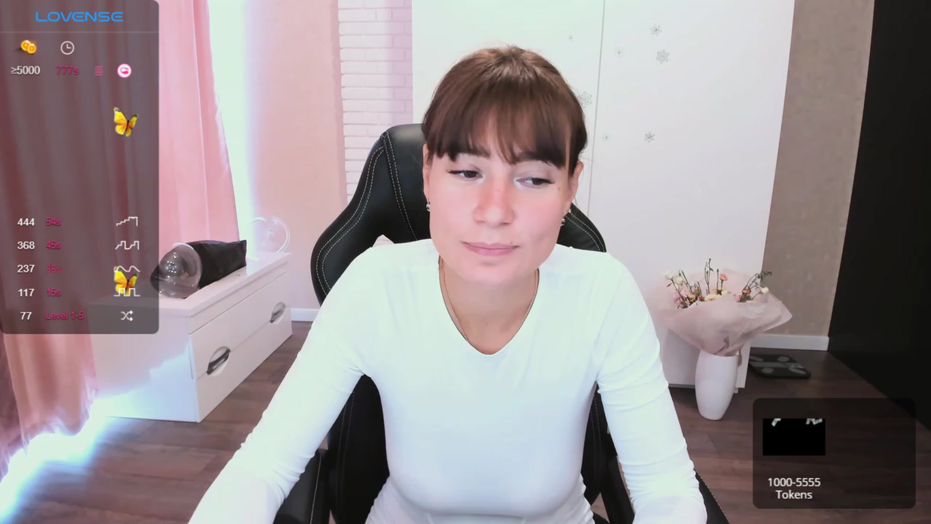 Gallery image thumbnail from HollyMollyy's myfreecams stream on, 10/08/2023, 13:33 image 7 of 20