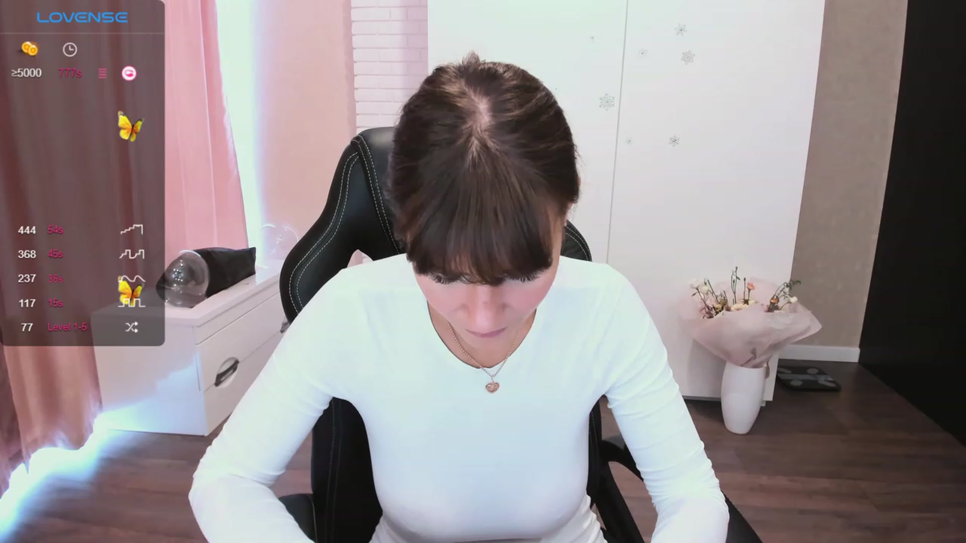 Gallery image thumbnail from HollyMollyy's myfreecams stream on, 10/08/2023, 13:33 image 5 of 20