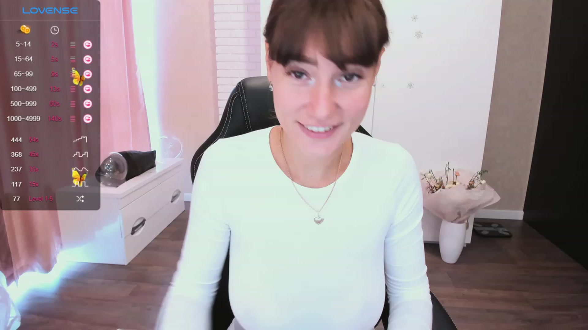 Gallery image thumbnail from HollyMollyy's myfreecams stream on, 10/08/2023, 13:33 image 9 of 20