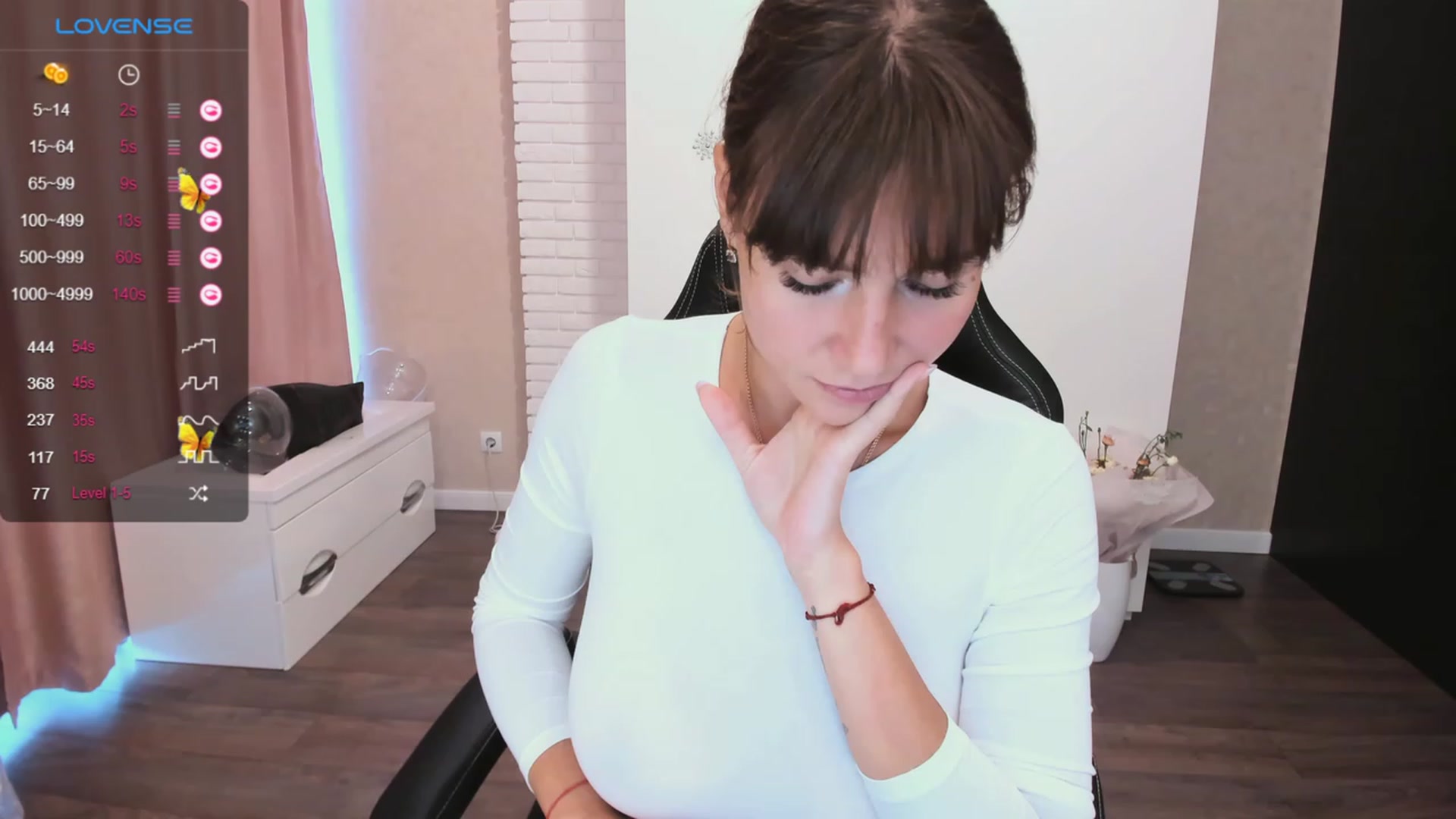 Gallery image thumbnail from HollyMollyy's myfreecams stream on, 10/08/2023, 13:48 image 16 of 20