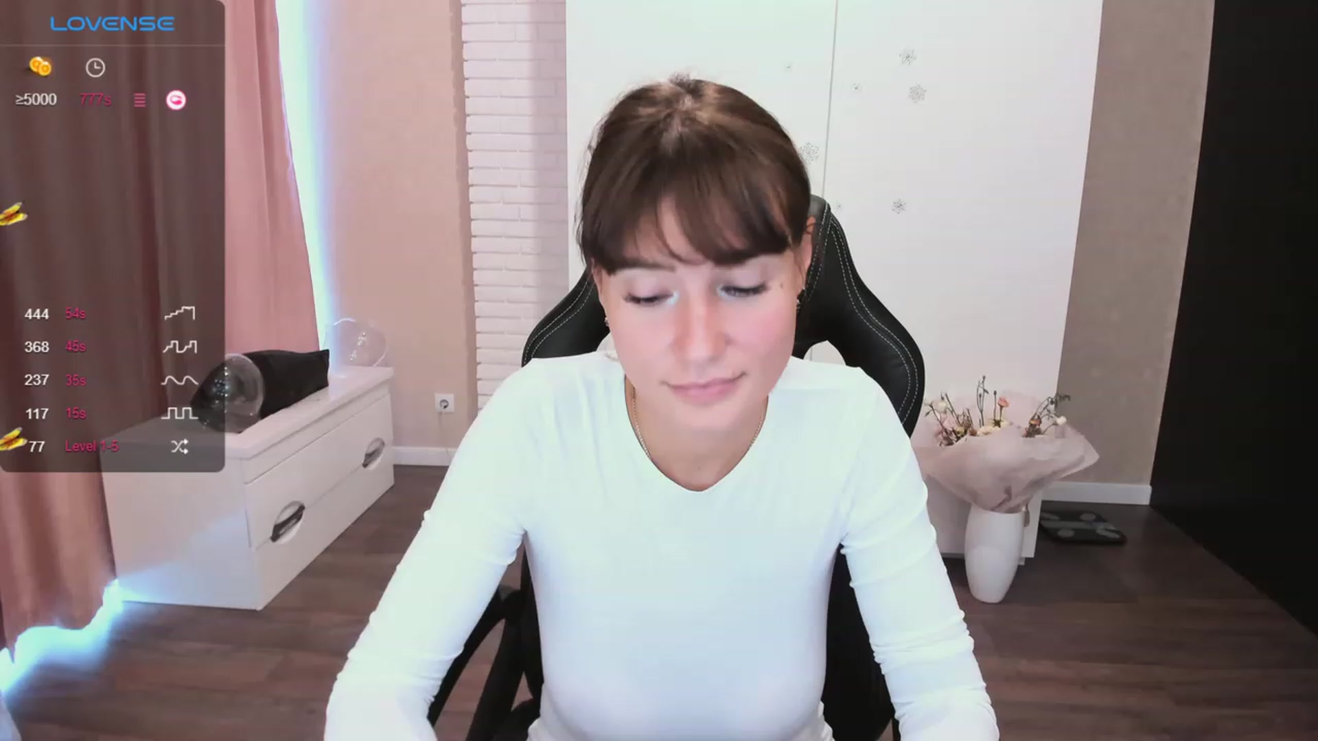 Gallery image thumbnail from HollyMollyy's myfreecams stream on, 10/08/2023, 13:48 image 5 of 20