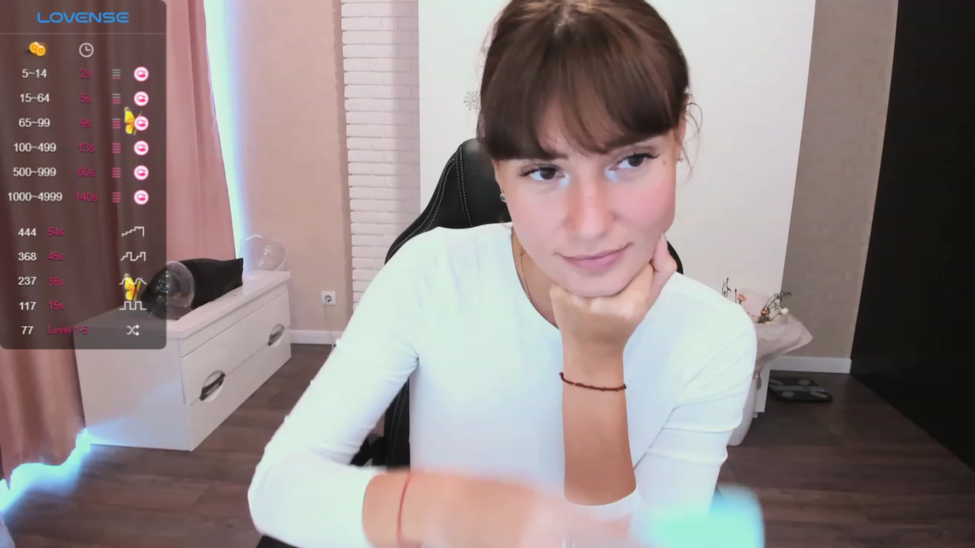 Gallery image thumbnail from HollyMollyy's myfreecams stream on, 10/08/2023, 13:48 image 8 of 20