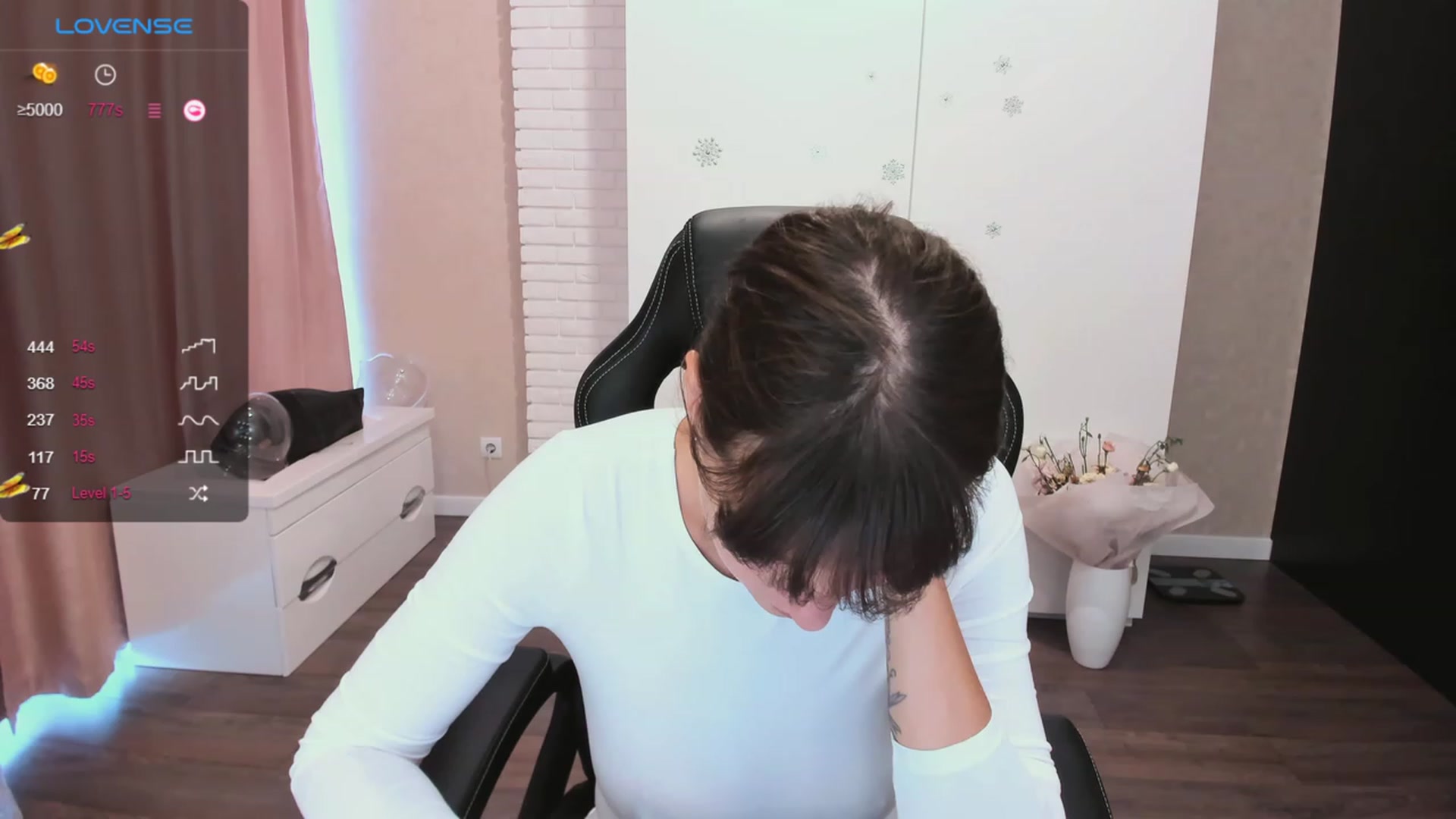 Gallery image thumbnail from HollyMollyy's myfreecams stream on, 10/08/2023, 13:48 image 9 of 20