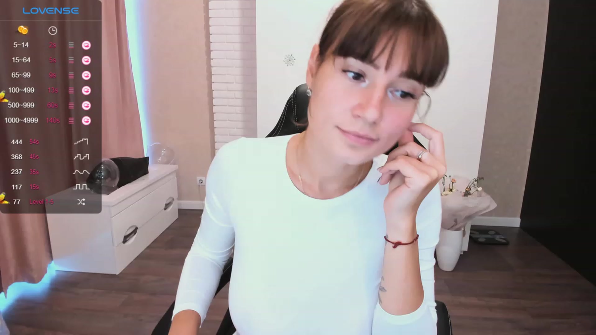 Gallery image thumbnail from HollyMollyy's myfreecams stream on, 10/08/2023, 13:48 image 17 of 20