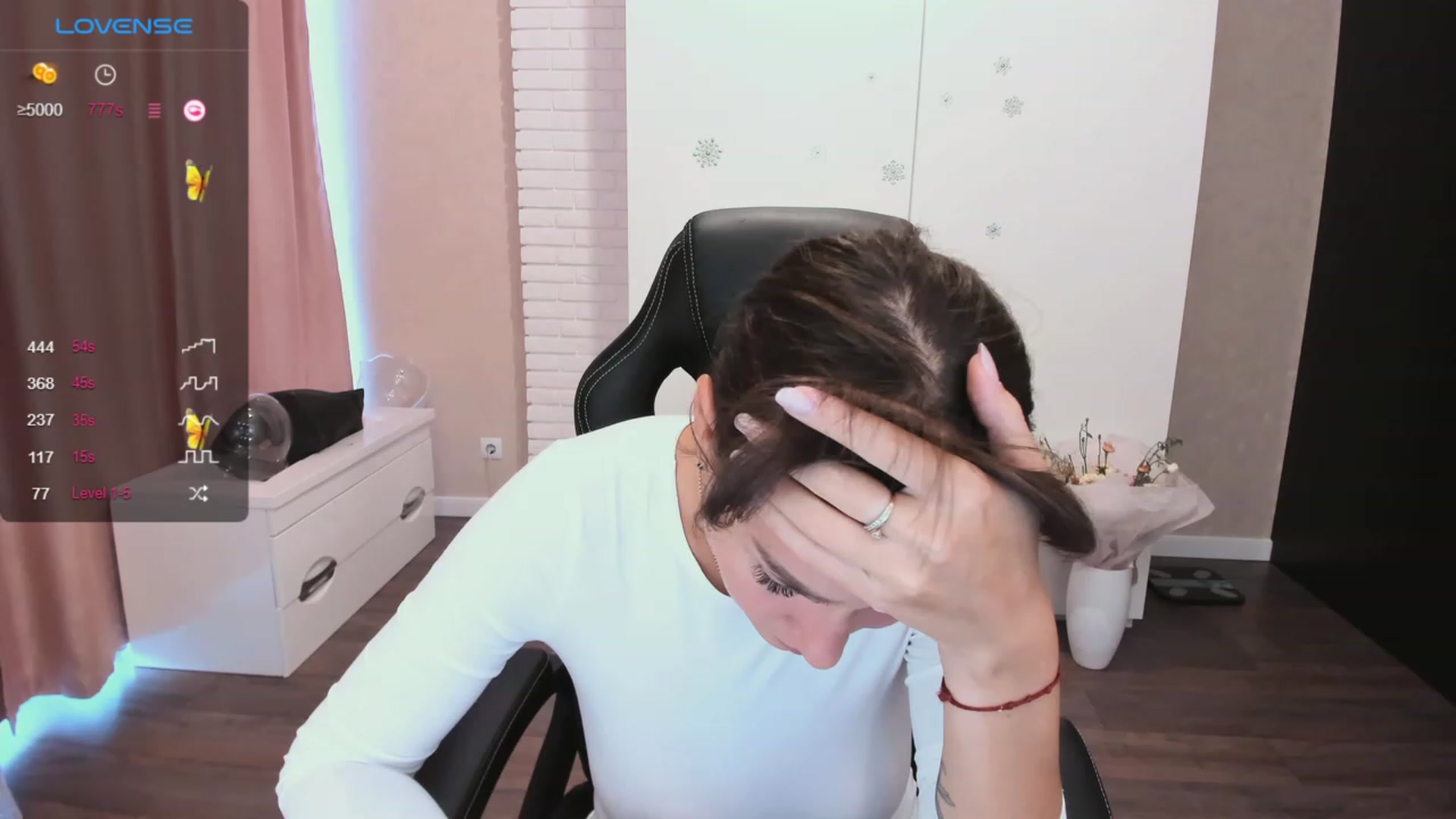 Gallery image thumbnail from HollyMollyy's myfreecams stream on, 10/08/2023, 13:48 image 10 of 20