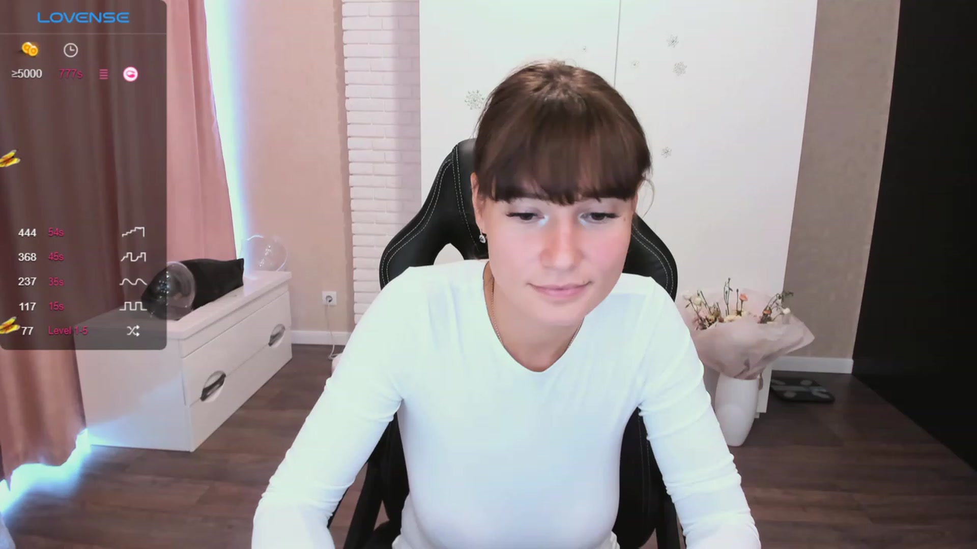 Gallery image thumbnail from HollyMollyy's myfreecams stream on, 10/08/2023, 13:48 image 1 of 20