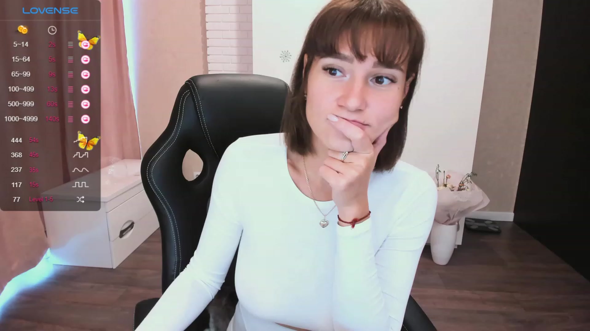 Gallery image thumbnail from HollyMollyy's myfreecams stream on, 10/11/2023, 13:50 image 16 of 20