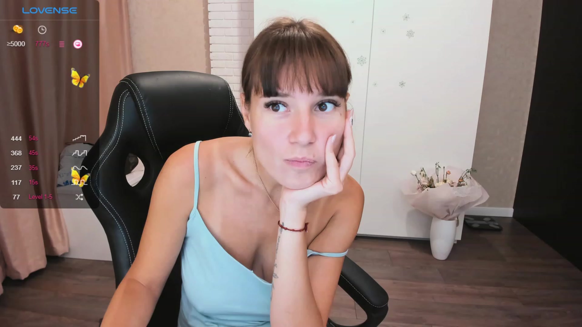 Gallery image thumbnail from HollyMollyy's myfreecams stream on, 10/12/2023, 15:06 image 14 of 20