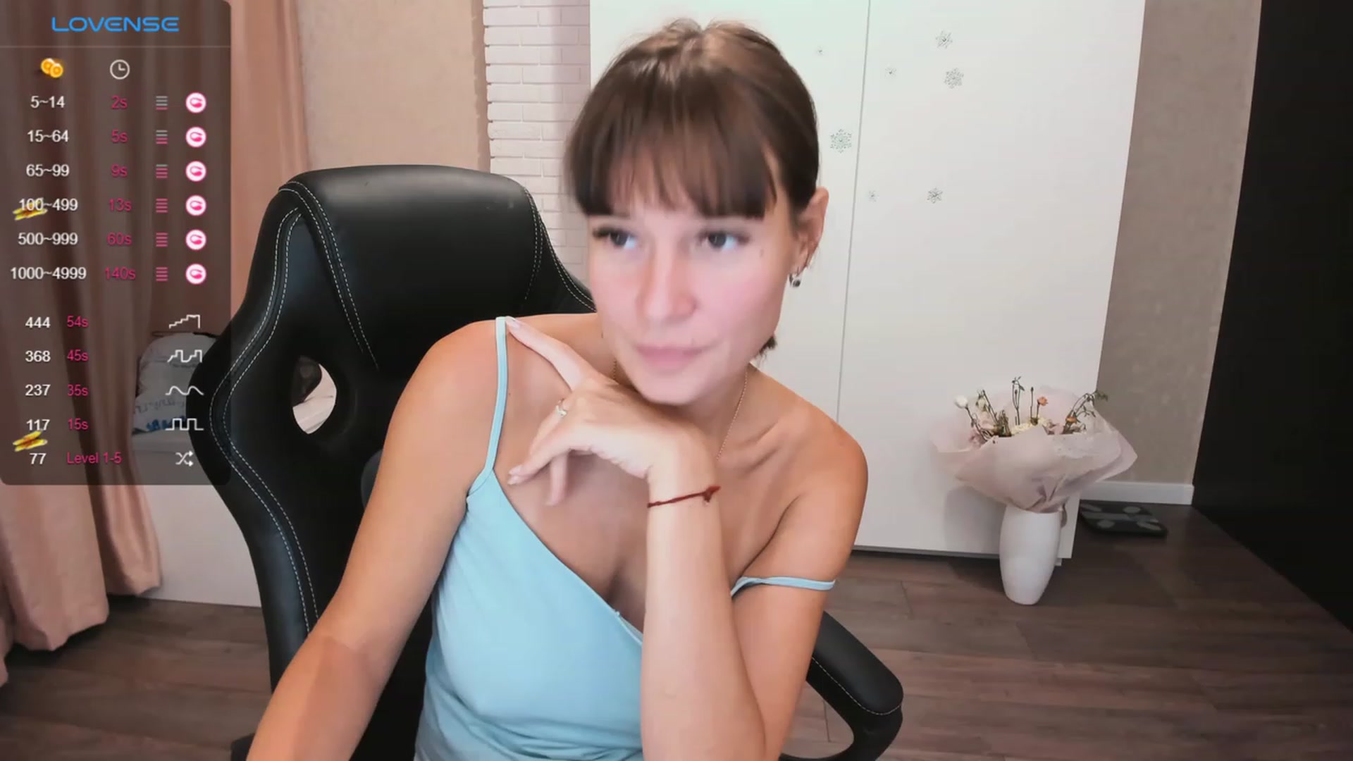 Gallery image thumbnail from HollyMollyy's myfreecams stream on, 10/12/2023, 15:06 image 13 of 20