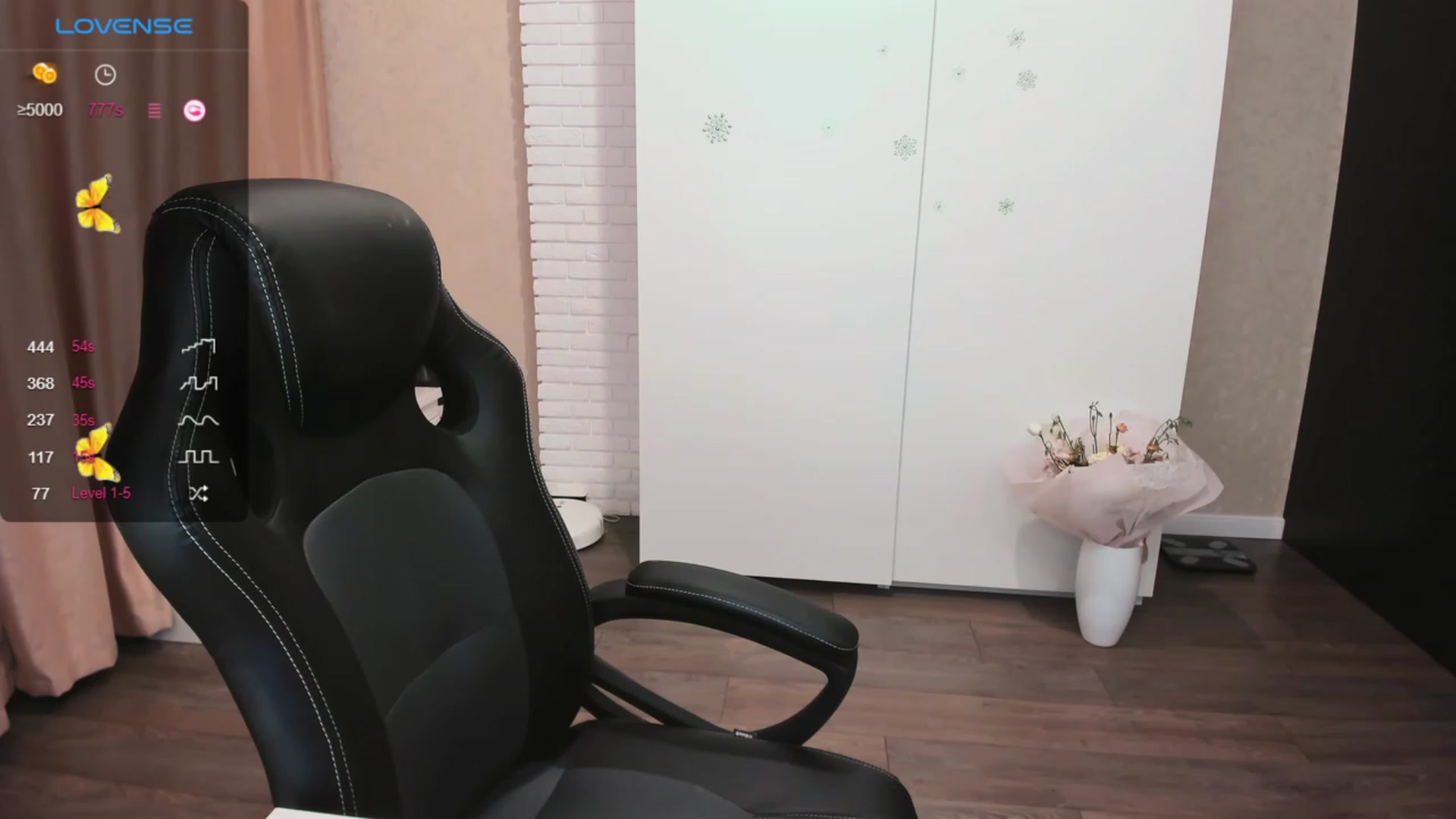 Gallery image thumbnail from HollyMollyy's myfreecams stream on, 10/12/2023, 15:06 image 16 of 20