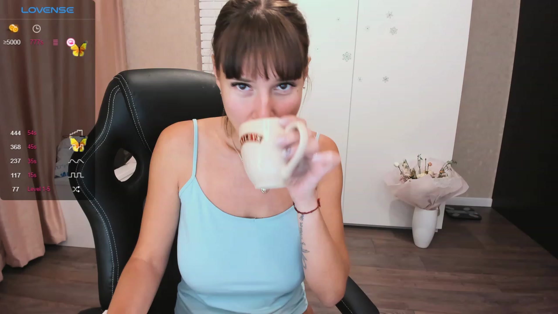 Gallery image thumbnail from HollyMollyy's myfreecams stream on, 10/12/2023, 15:06 image 17 of 20