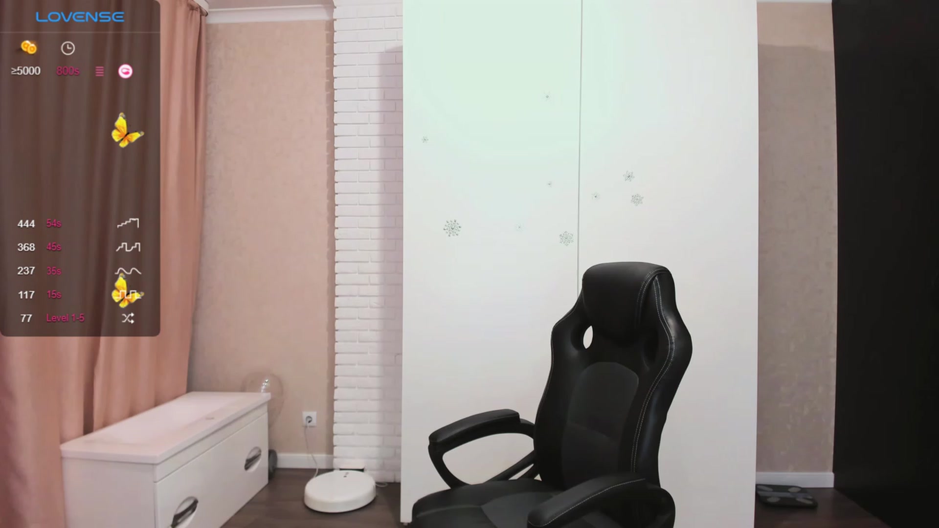 Gallery image thumbnail from HollyMollyy's myfreecams stream on, 10/13/2023, 17:20 image 17 of 20