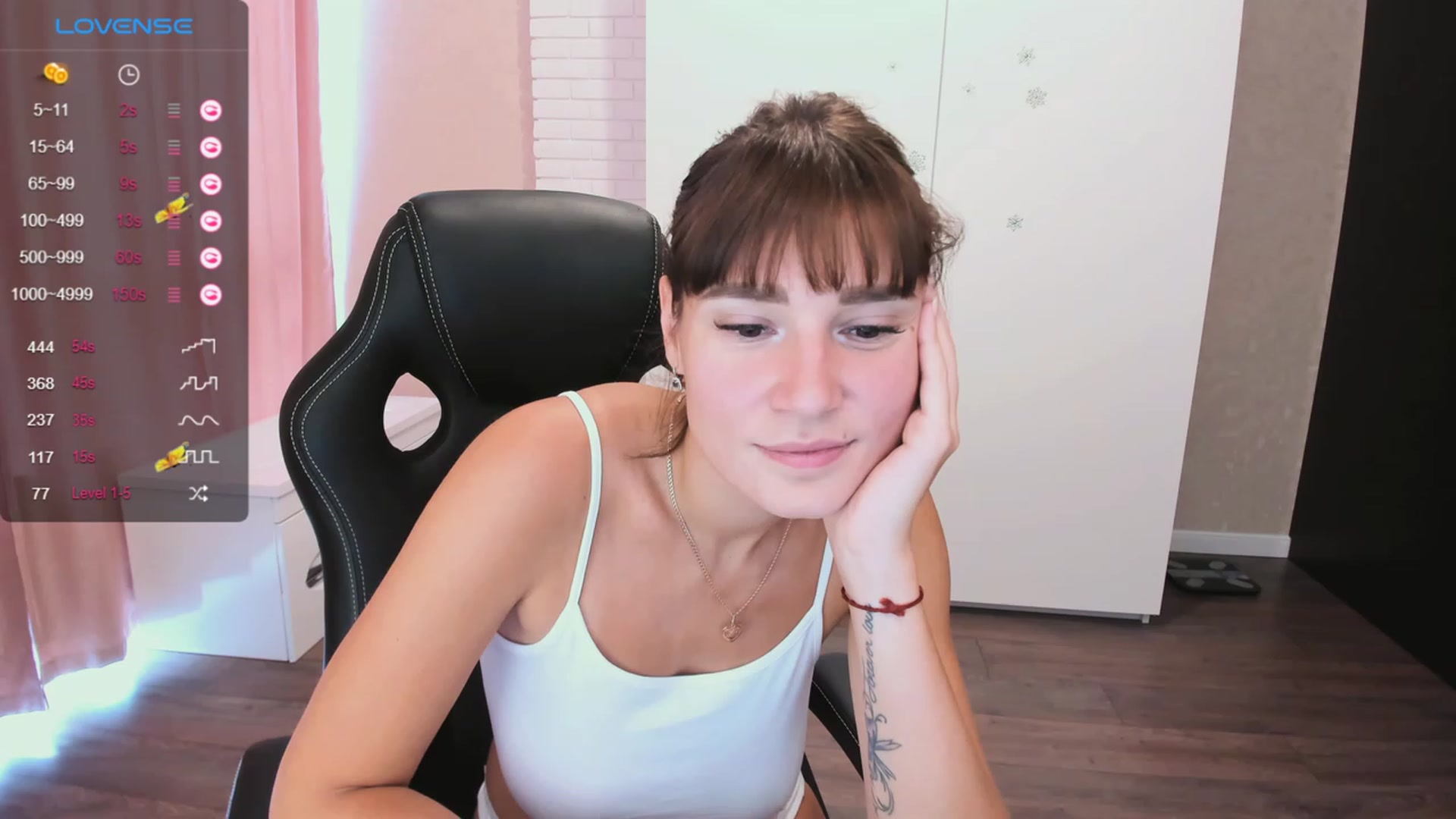 Gallery image thumbnail from HollyMollyy's myfreecams stream on, 10/19/2023, 11:34 image 16 of 20
