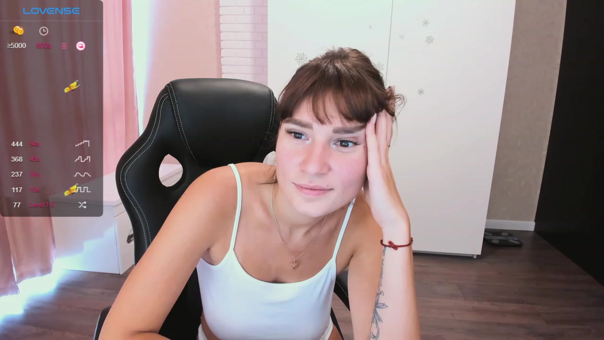 Gallery image thumbnail from HollyMollyy's myfreecams stream on, 10/19/2023, 11:34 image 18 of 20