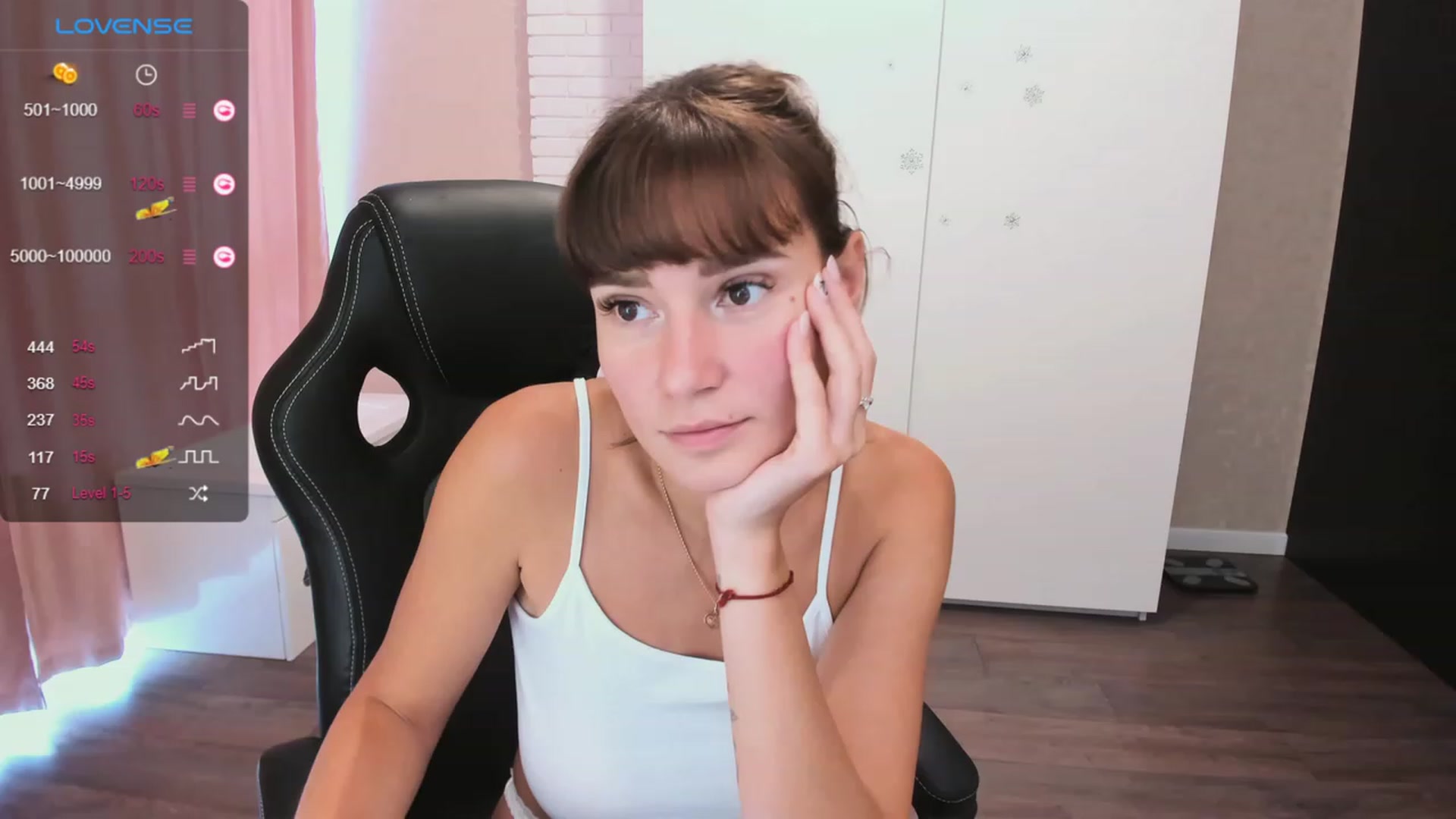 Gallery image thumbnail from HollyMollyy's myfreecams stream on, 10/19/2023, 12:35 image 9 of 20