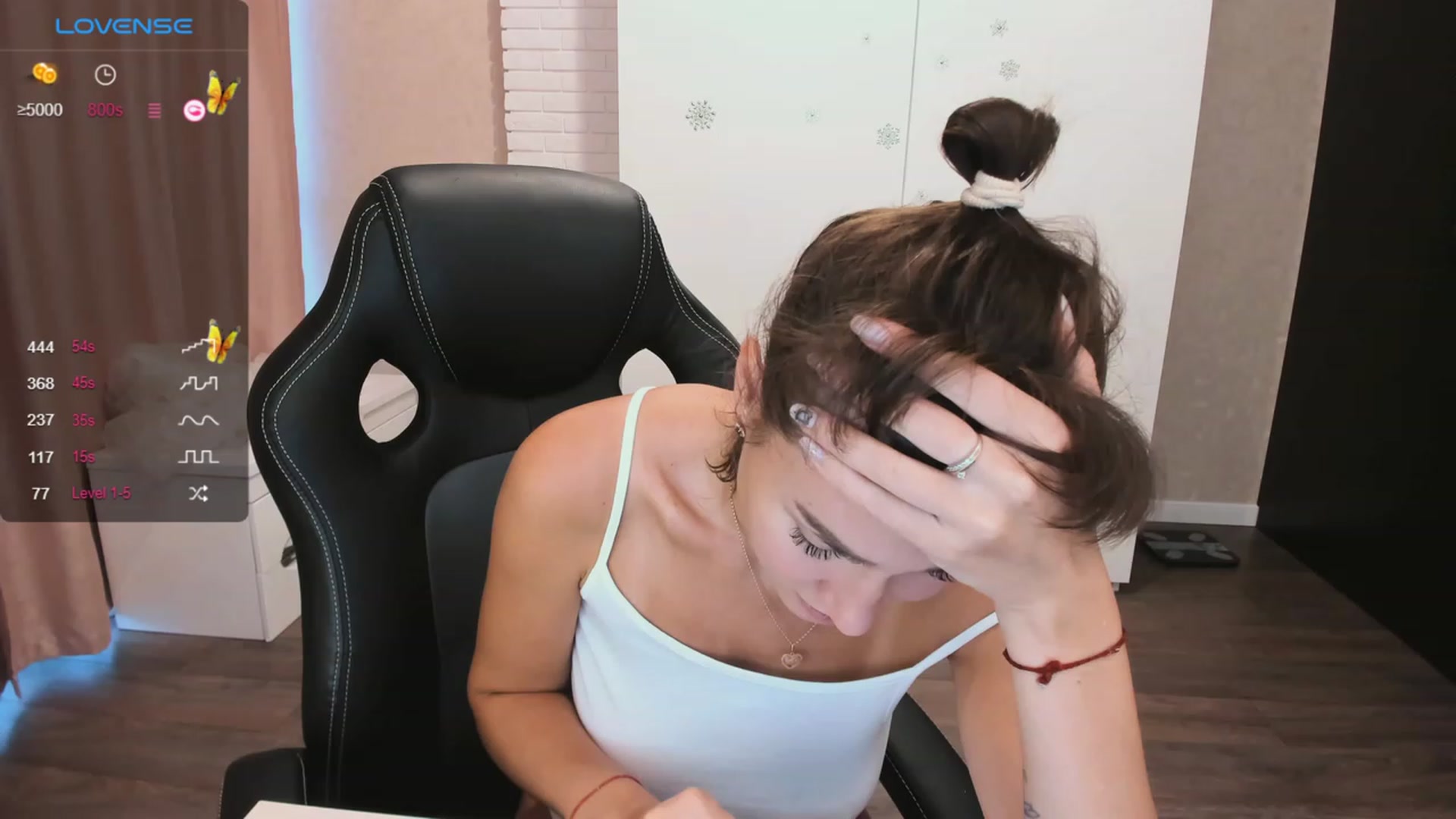 Gallery image thumbnail from HollyMollyy's myfreecams stream on, 10/21/2023, 13:14 image 11 of 20