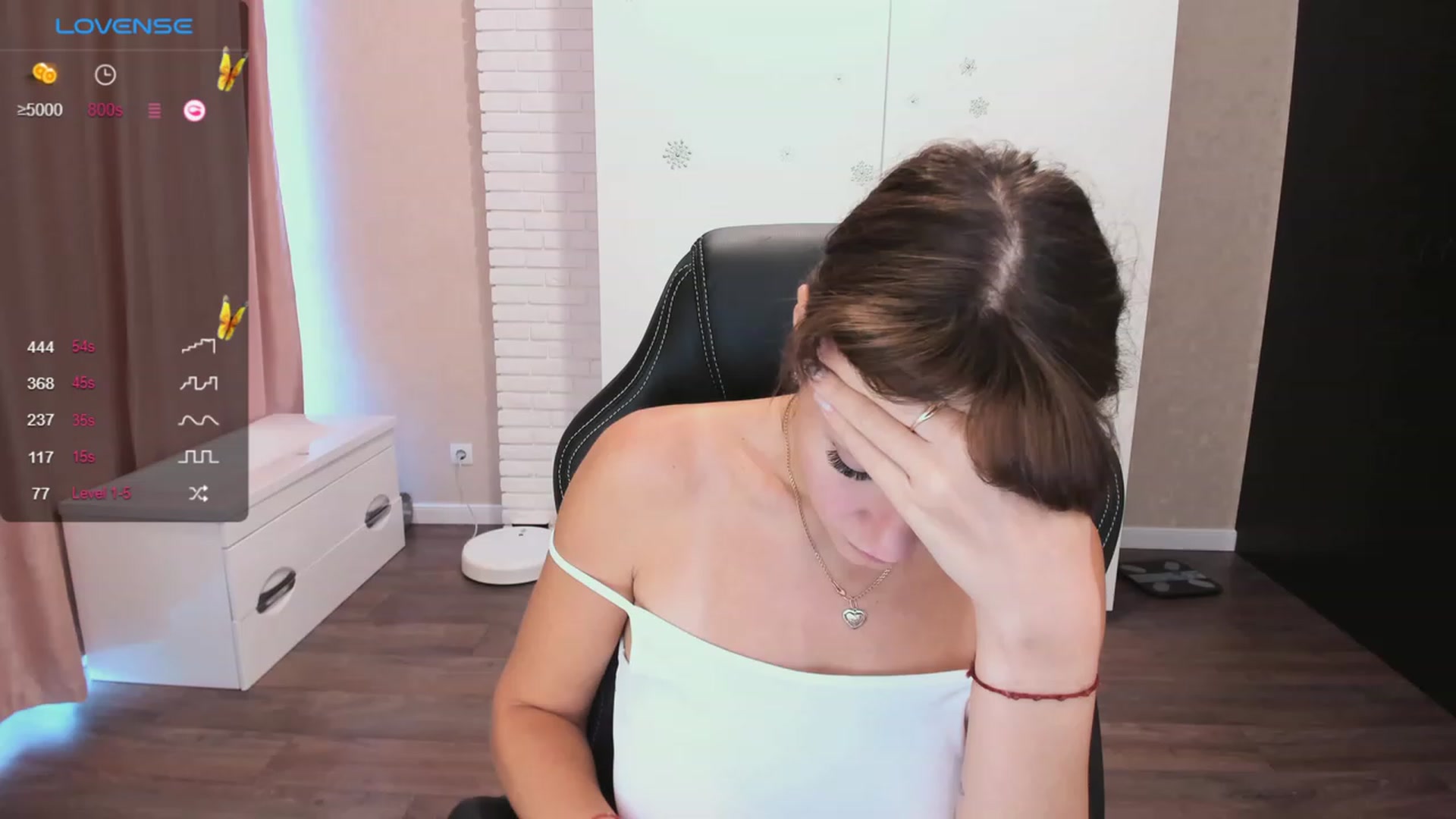 Gallery image thumbnail from HollyMollyy's myfreecams stream on, 10/24/2023, 12:13 image 9 of 20