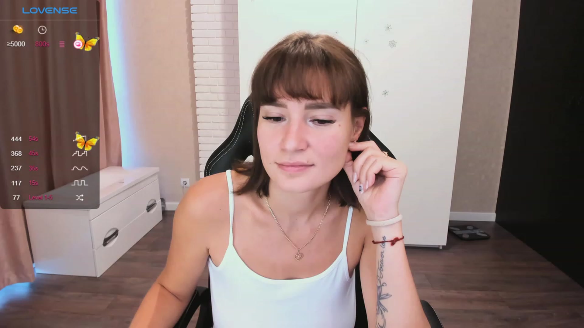Gallery image thumbnail from HollyMollyy's myfreecams stream on, 10/24/2023, 13:16 image 14 of 20
