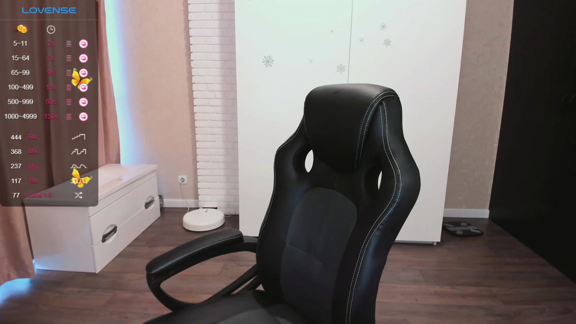 Gallery image thumbnail from HollyMollyy's myfreecams stream on, 10/24/2023, 13:16 image 8 of 20