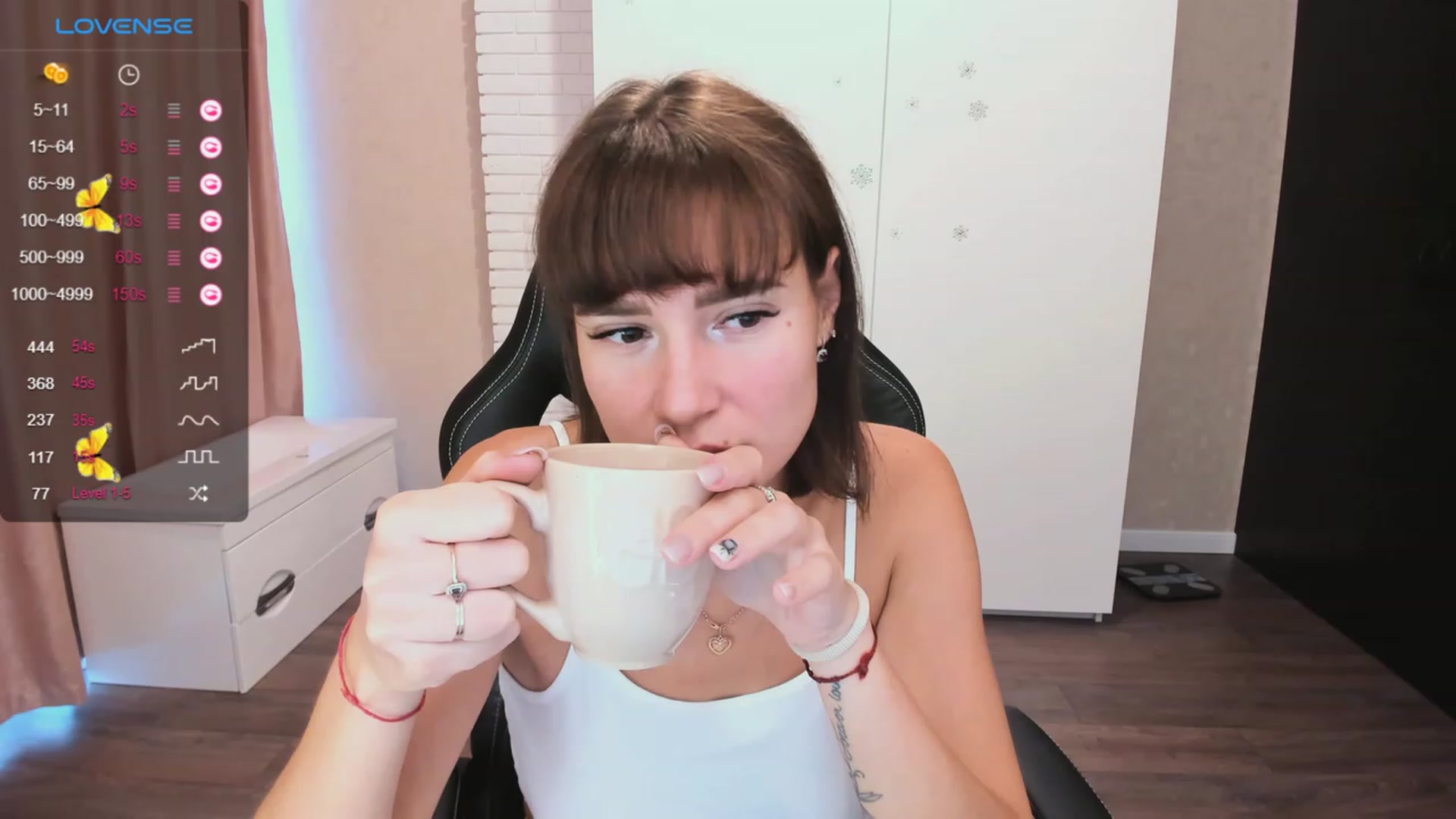 Gallery image thumbnail from HollyMollyy's myfreecams stream on, 10/24/2023, 13:16 image 10 of 20