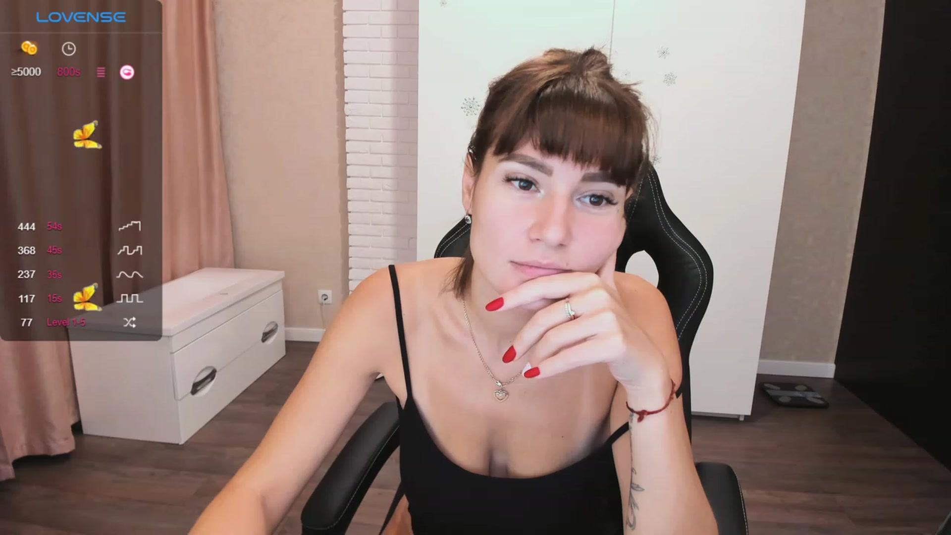 Gallery image thumbnail from HollyMollyy's myfreecams stream on, 11/01/2023, 17:50 image 14 of 20