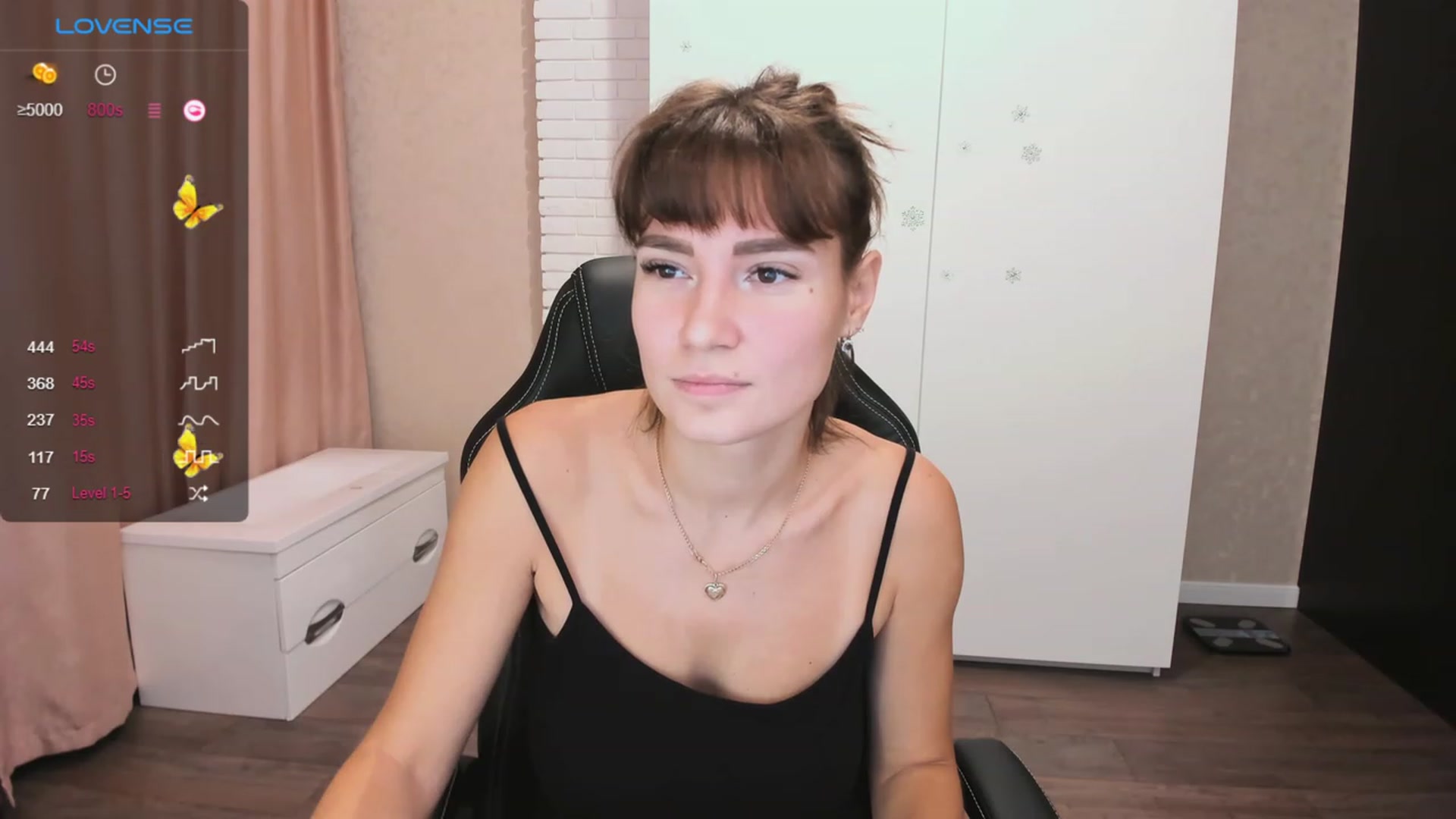 Gallery image thumbnail from HollyMollyy's myfreecams stream on, 11/01/2023, 19:22 image 12 of 20