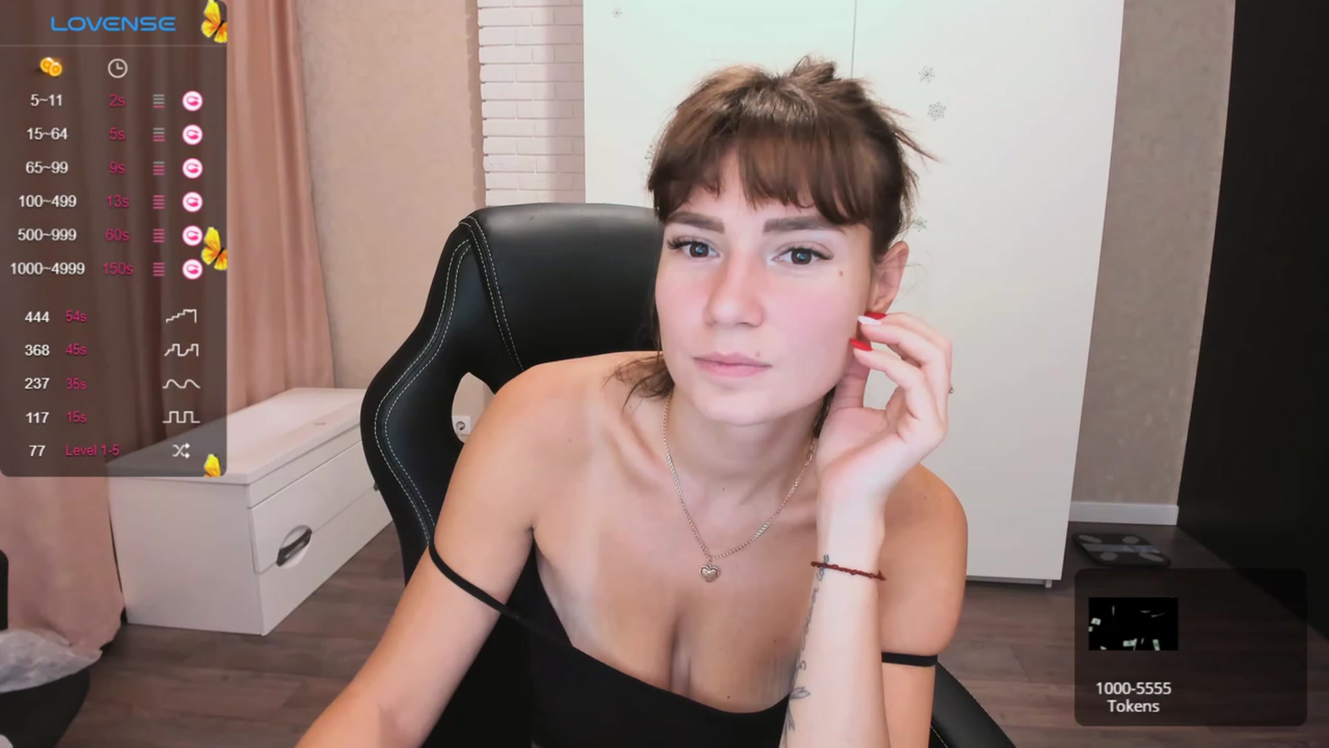 Gallery image thumbnail from HollyMollyy's myfreecams stream on, 11/01/2023, 22:37 image 1 of 20