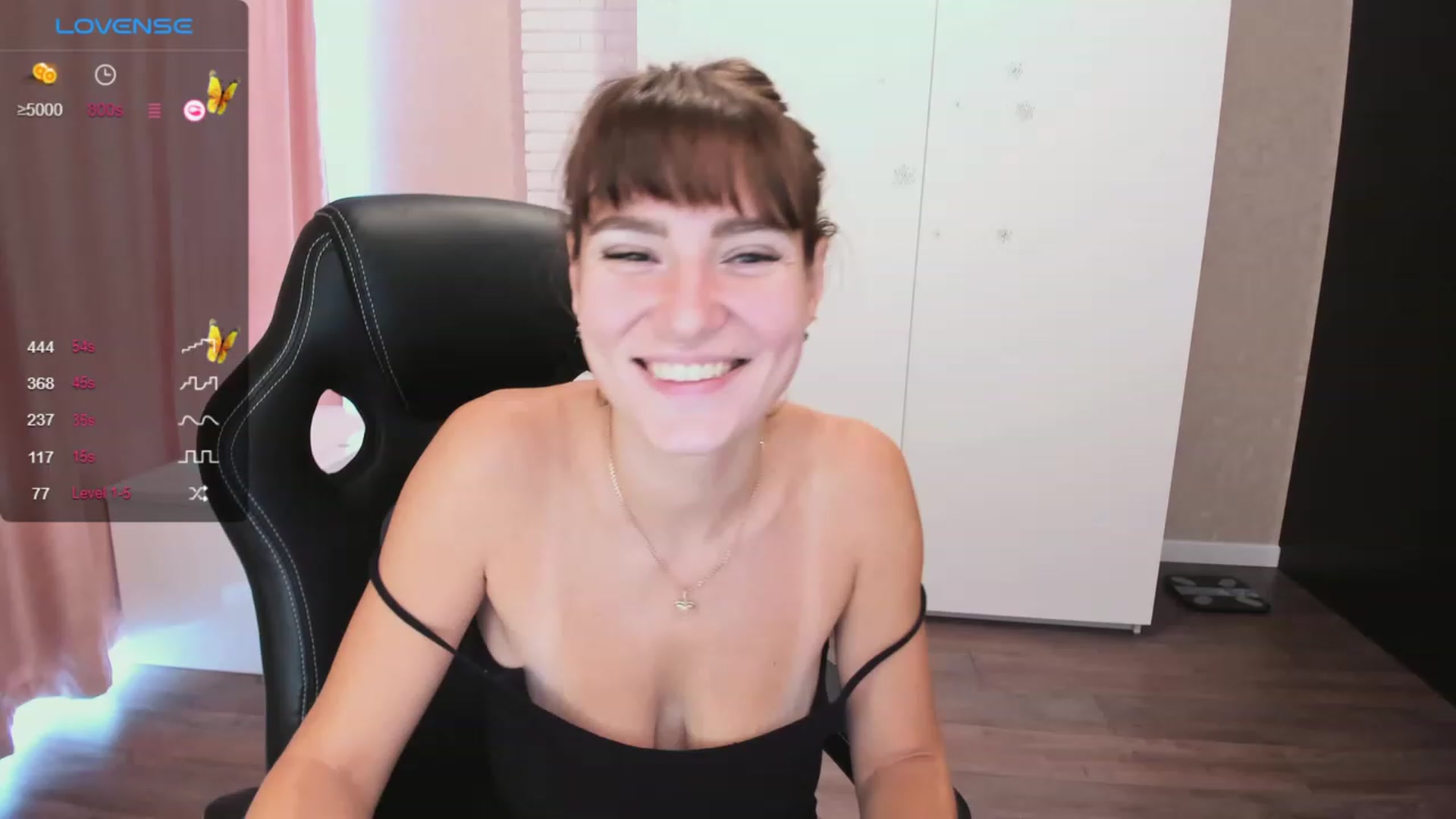 Gallery image thumbnail from HollyMollyy's myfreecams stream on, 11/02/2023, 10:35 image 4 of 20