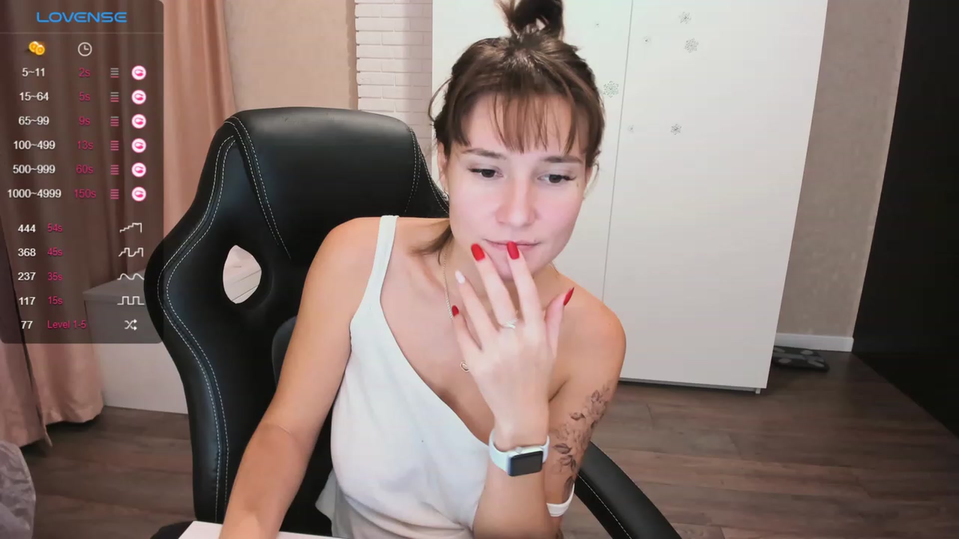 Gallery image thumbnail from HollyMollyy's myfreecams stream on, 11/10/2023, 19:19 image 3 of 20