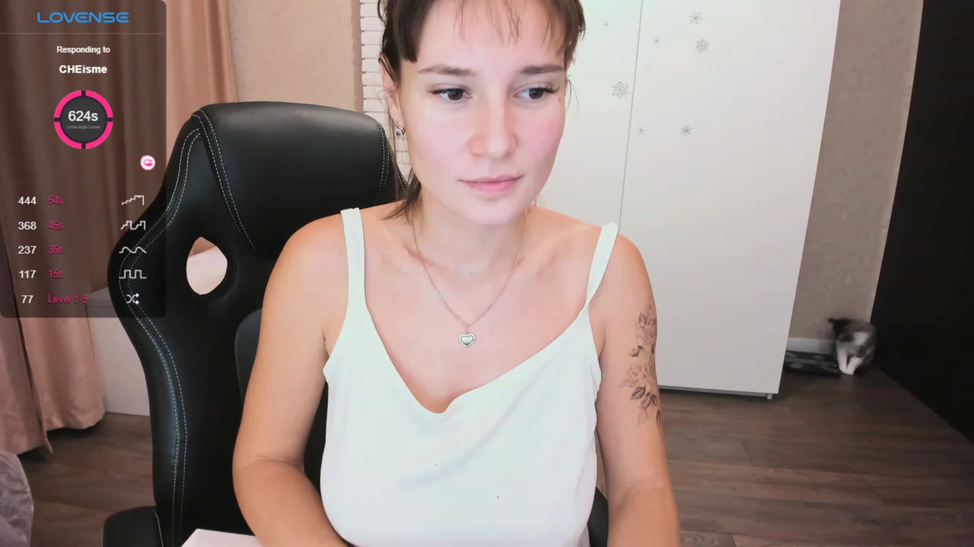 Gallery image thumbnail from HollyMollyy's myfreecams stream on, 11/10/2023, 19:19 image 20 of 20