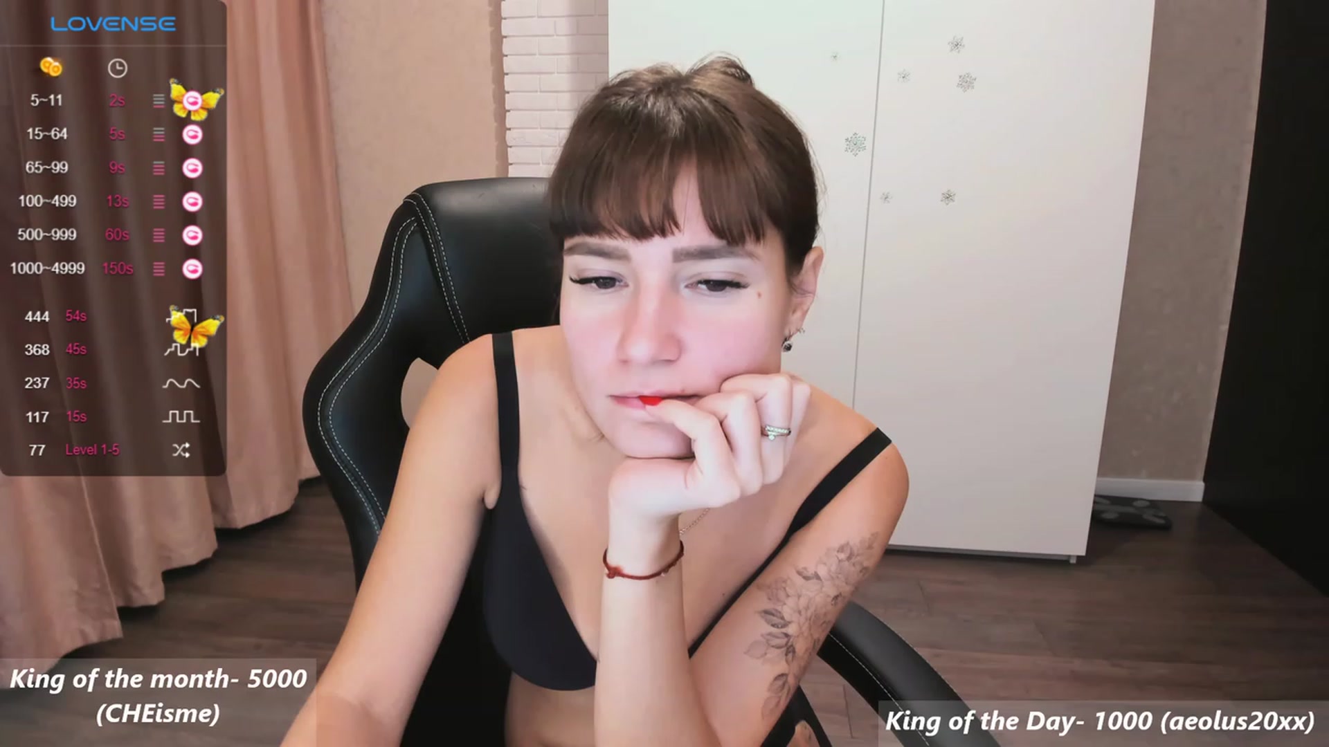 Gallery image thumbnail from HollyMollyy's myfreecams stream on, 11/12/2023, 20:29 image 14 of 20