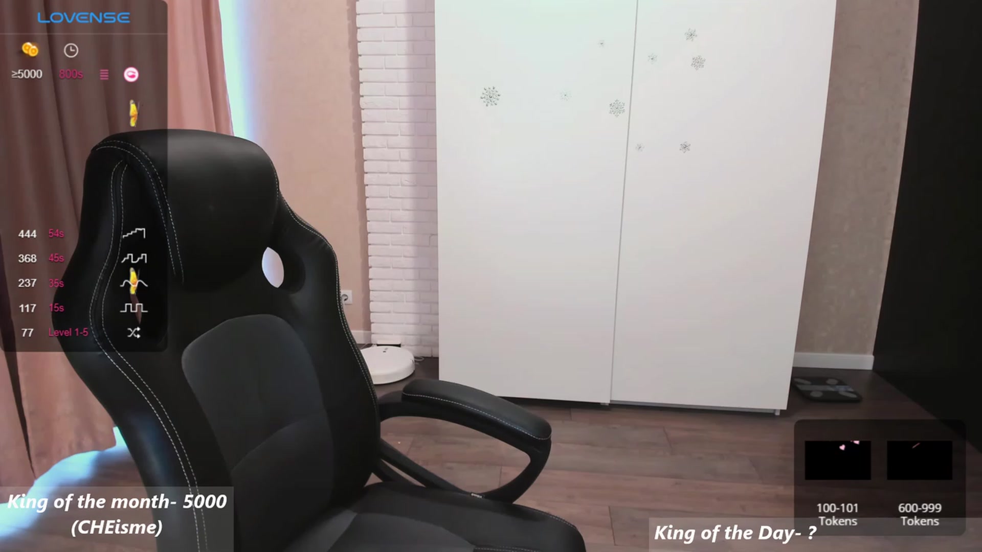 Gallery image thumbnail from HollyMollyy's myfreecams stream on, 11/14/2023, 12:30 image 5 of 20