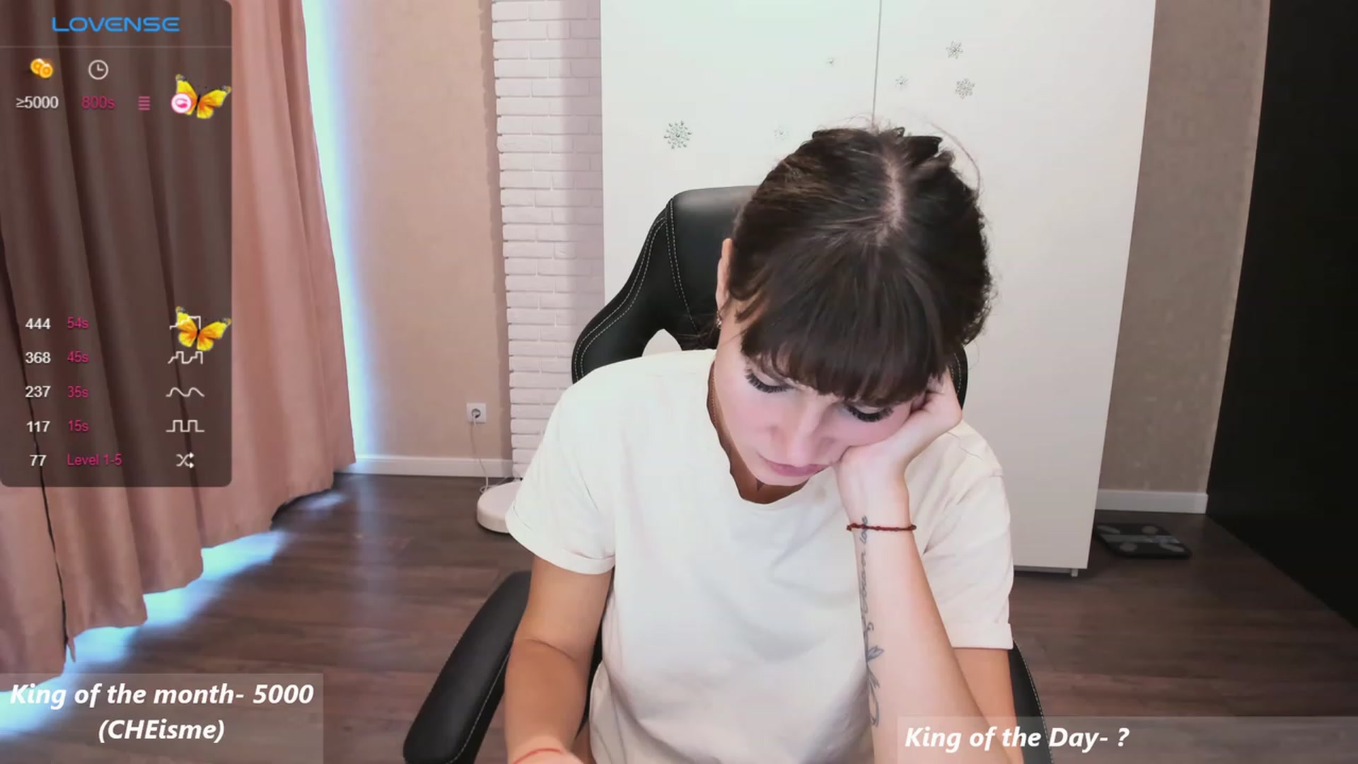 Gallery image thumbnail from HollyMollyy's myfreecams stream on, 11/14/2023, 12:30 image 18 of 20
