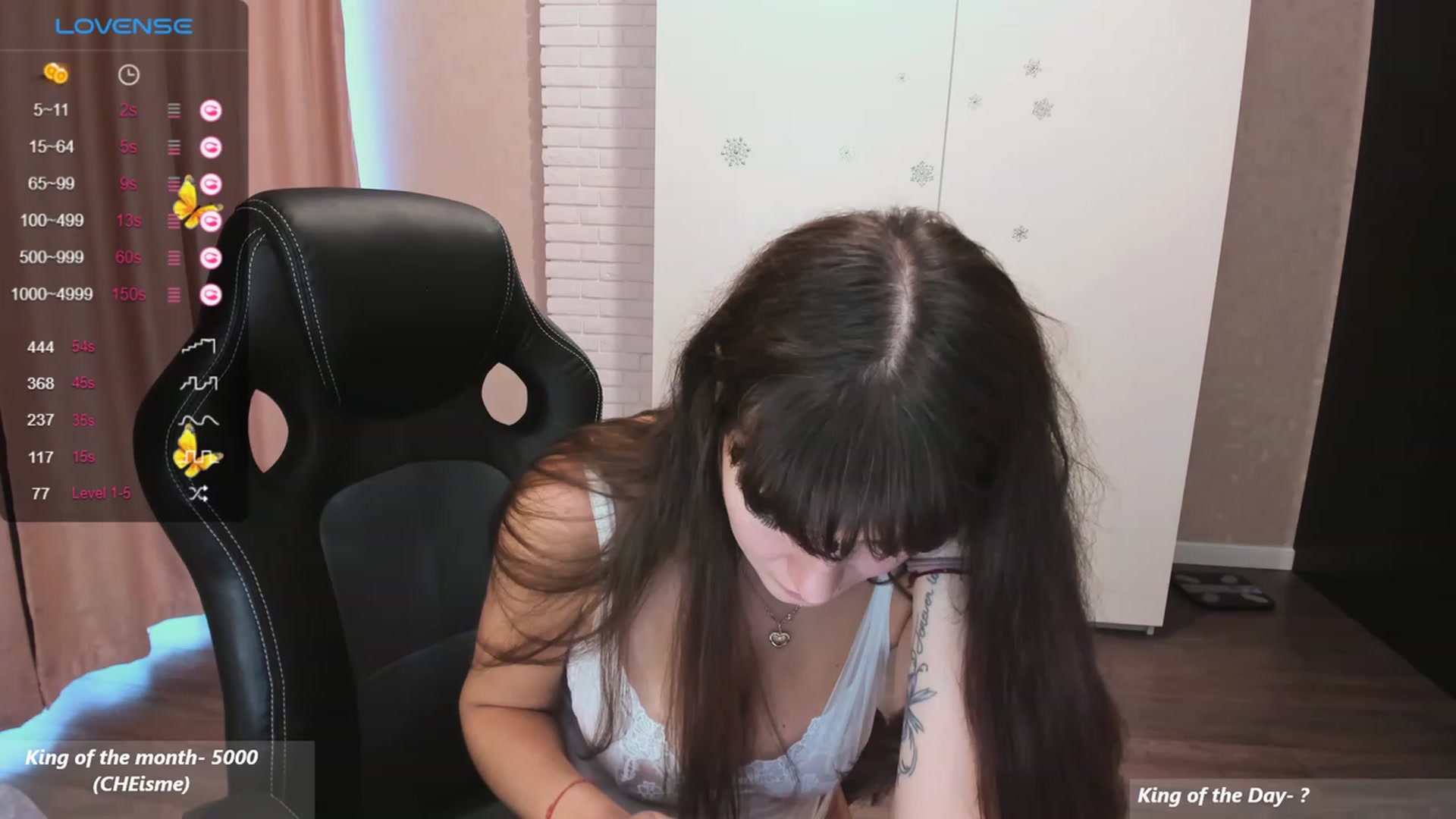Gallery image thumbnail from HollyMollyy's myfreecams stream on, 11/18/2023, 12:30 image 10 of 20