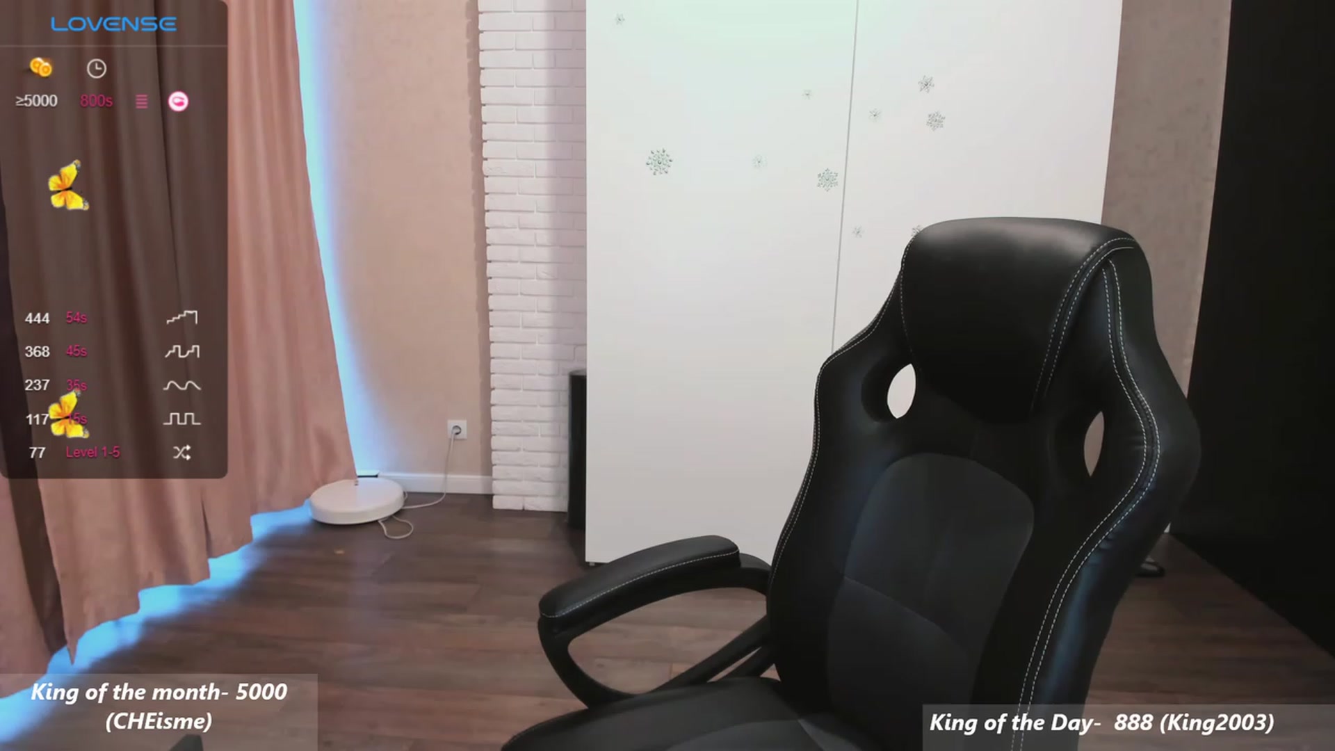Gallery image thumbnail from HollyMollyy's myfreecams stream on, 11/25/2023, 13:40 image 7 of 20