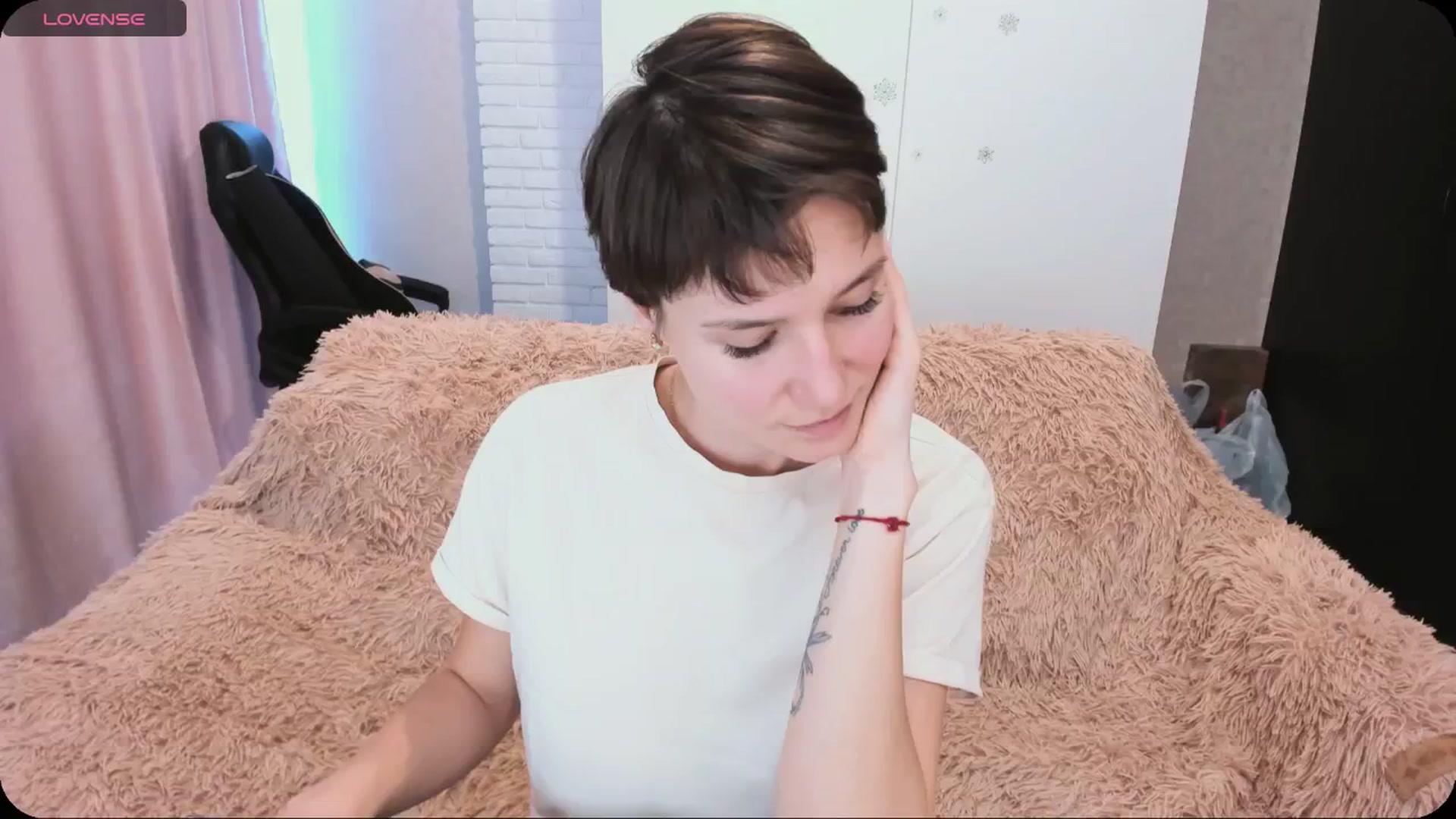 Gallery image thumbnail from HollyMollyy's myfreecams stream on, 05/07/2024, 15:03 image 11 of 20