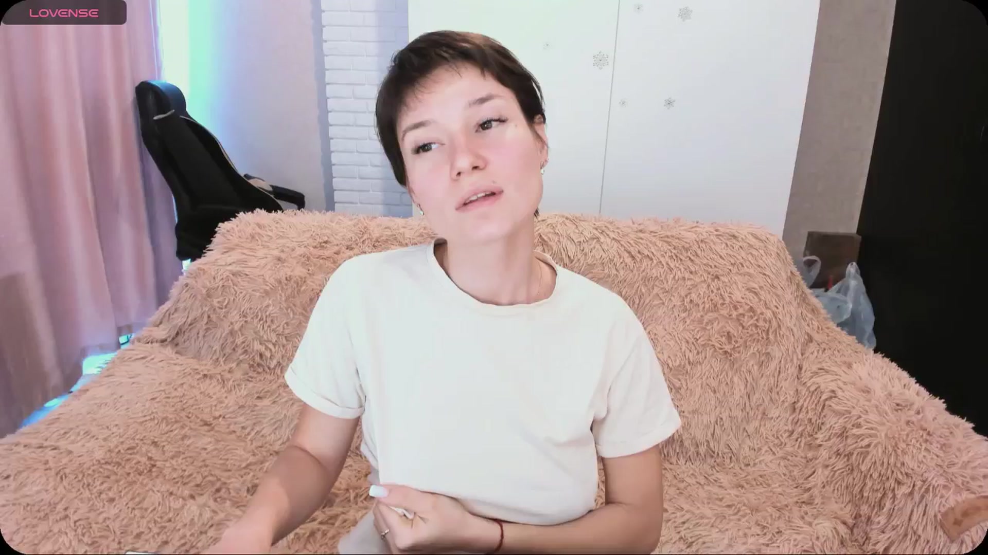Gallery image thumbnail from HollyMollyy's myfreecams stream on, 05/07/2024, 15:03 image 6 of 20