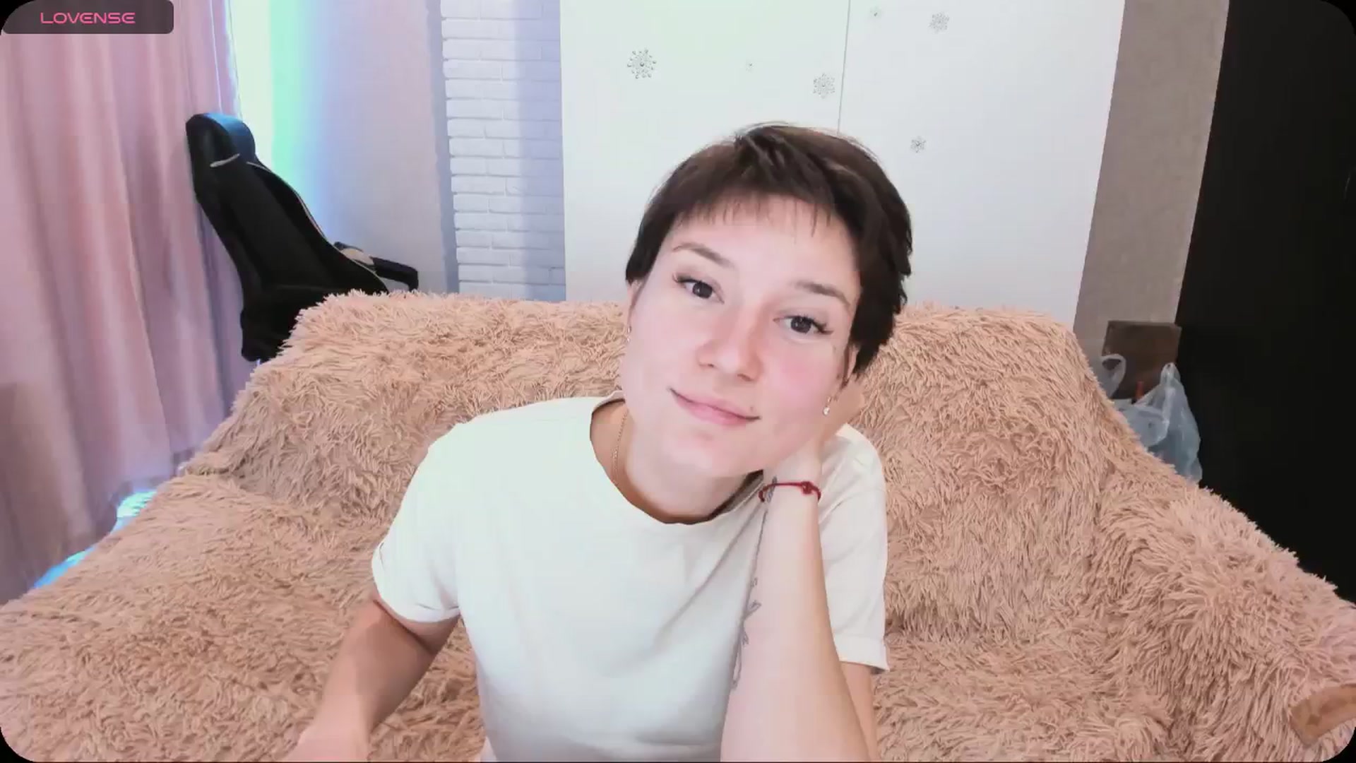 Gallery image thumbnail from HollyMollyy's myfreecams stream on, 05/07/2024, 15:03 image 4 of 20