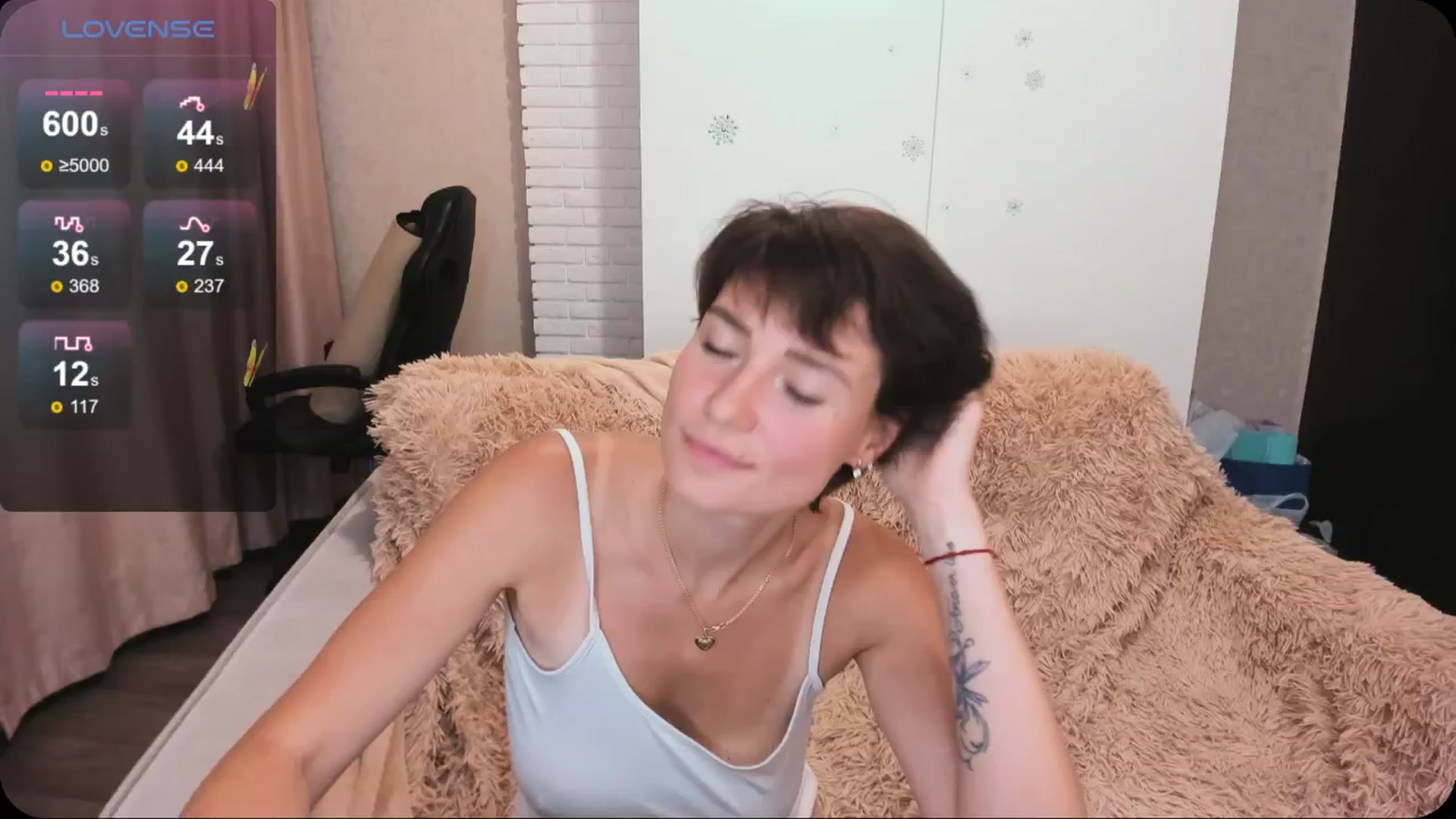 Gallery image thumbnail from HollyMollyy's myfreecams stream on, 06/17/2024, 21:43 image 6 of 20