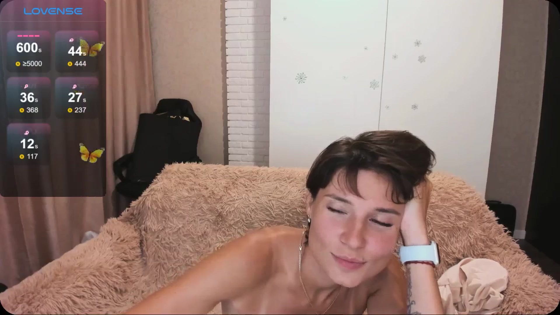 Gallery image thumbnail from HollyMollyy's myfreecams stream on, 07/19/2024, 21:40 image 10 of 20