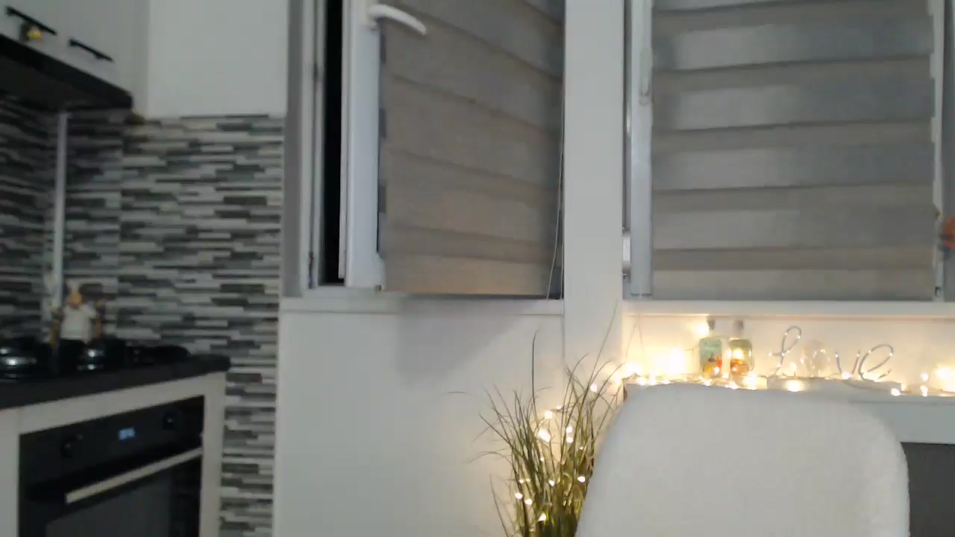 Gallery image thumbnail from HollyMollyyy's myfreecams stream on, 12/31/2025, 22:24 image 12 of 20