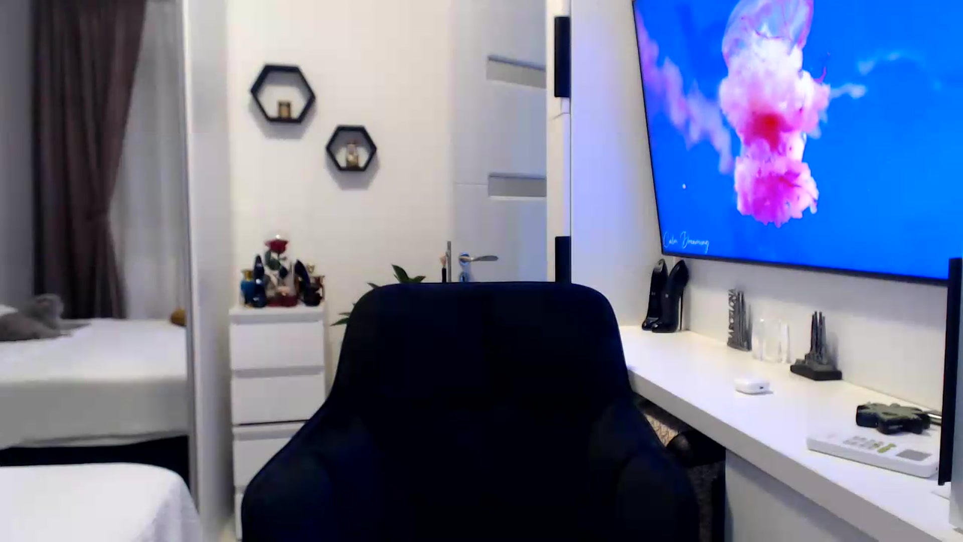 Gallery image thumbnail from HollyMollyyy's myfreecams stream on, 08/15/2026, 13:02 image 9 of 20