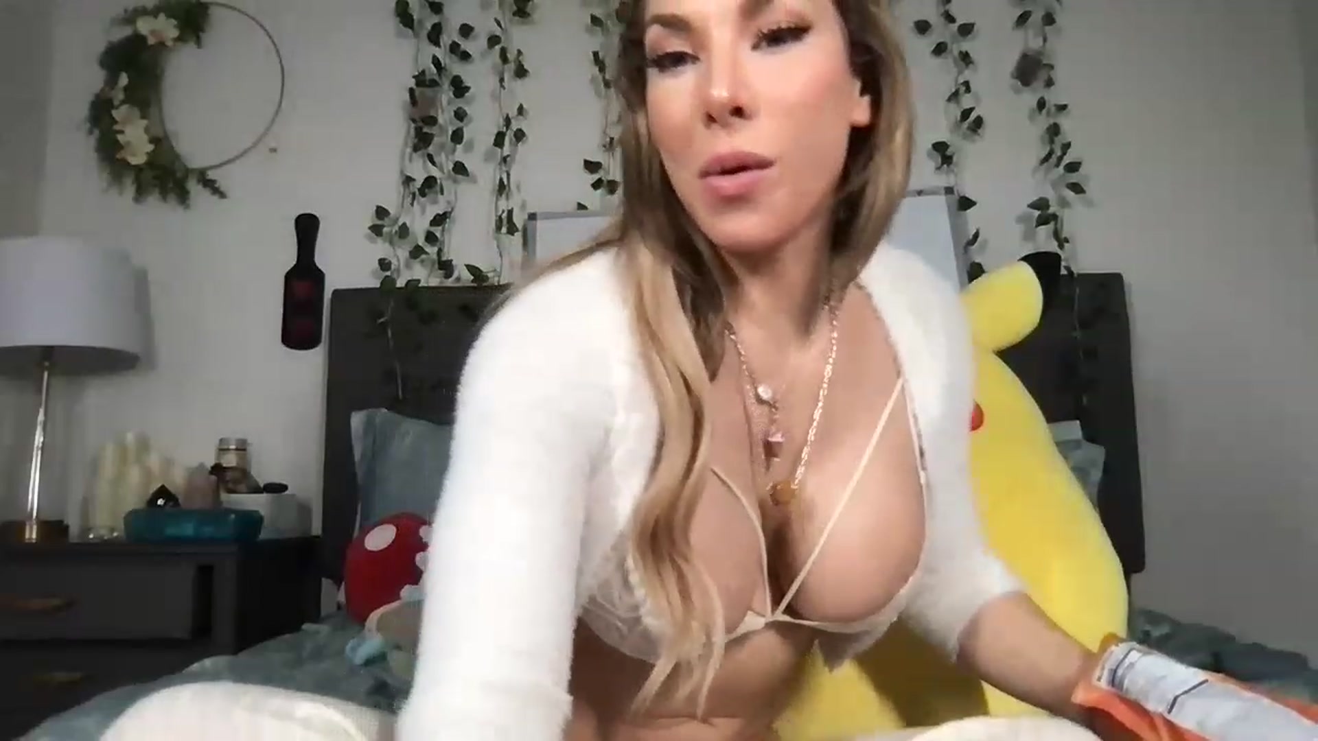 Gallery image thumbnail from HollyTreats's myfreecams stream on, 02/07/2023, 22:49 image 13 of 20