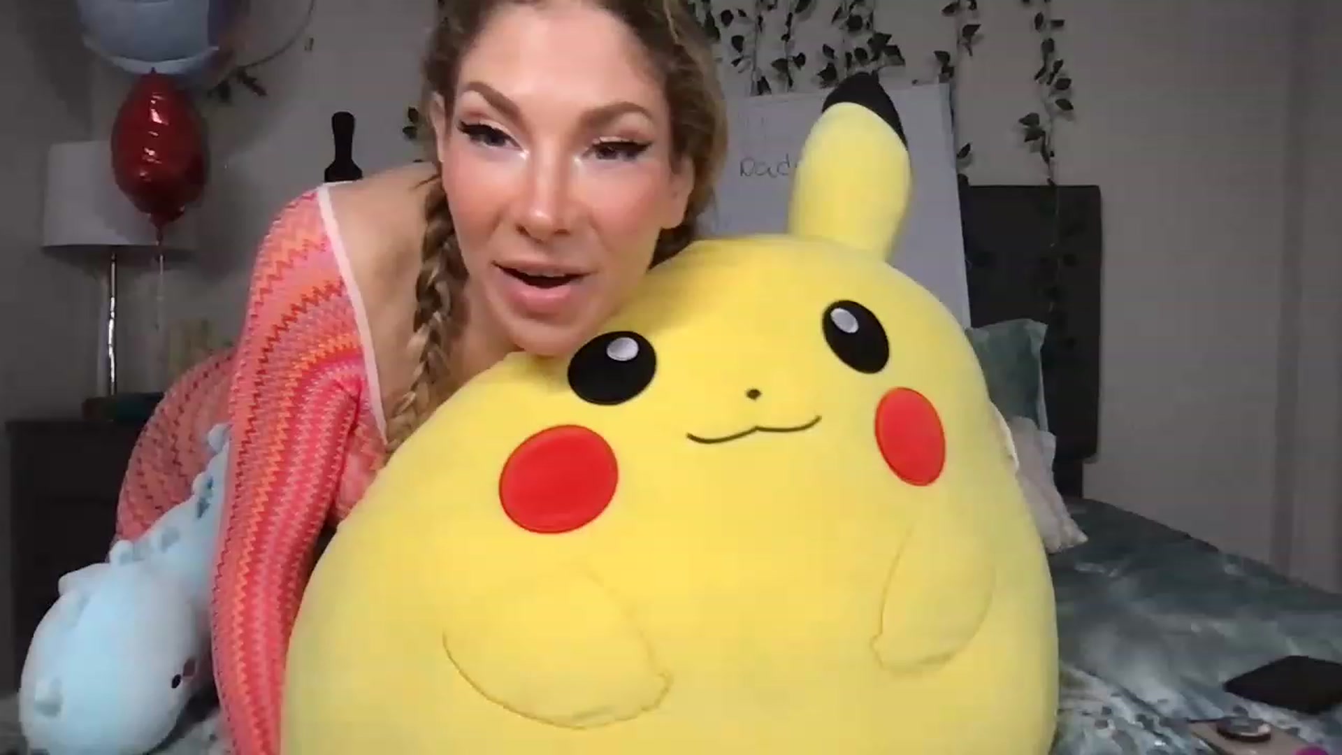 Gallery image thumbnail from HollyTreats's myfreecams stream on, 02/10/2023, 24:22 image 19 of 20