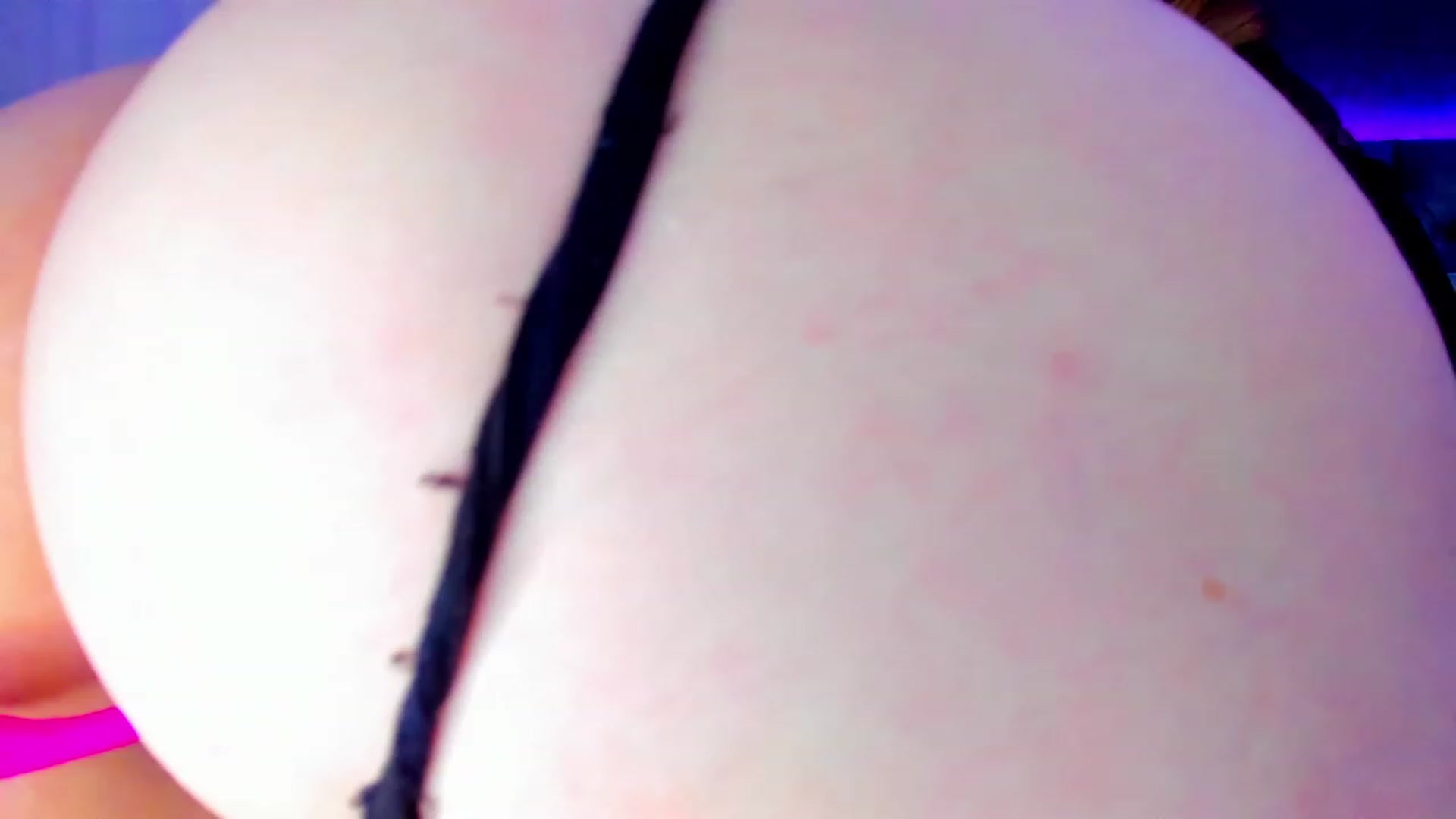 Gallery image thumbnail from Holly_Blonde1's myfreecams stream on, 11/24/2022, 06:38 image 1 of 20