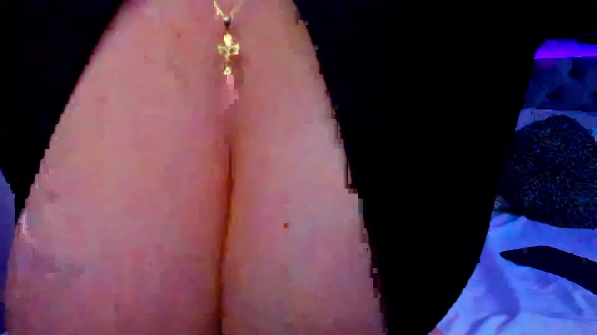 Gallery image thumbnail from Holly_Blonde1's myfreecams stream on, 11/24/2022, 06:38 image 16 of 20