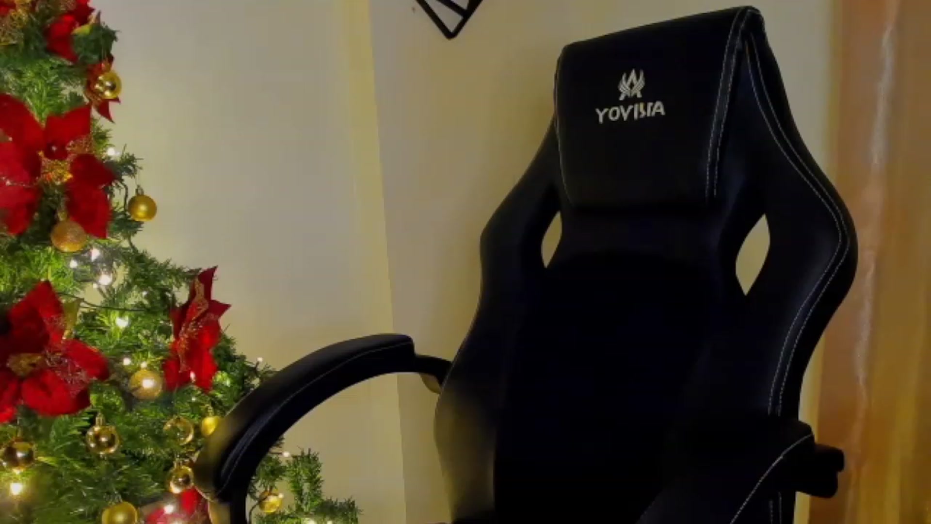 Gallery image thumbnail from Holly_Blonde1's myfreecams stream on, 12/27/2022, 07:16 image 5 of 20