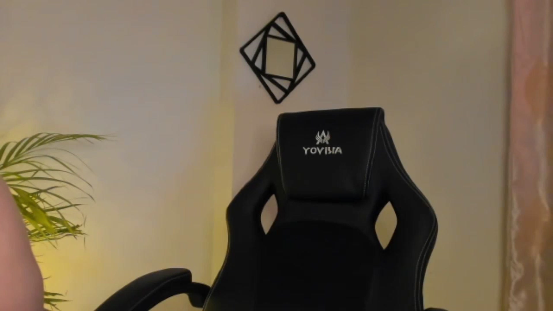 Gallery image thumbnail from Holly_Blonde1's myfreecams stream on, 01/07/2023, 16:13 image 18 of 20